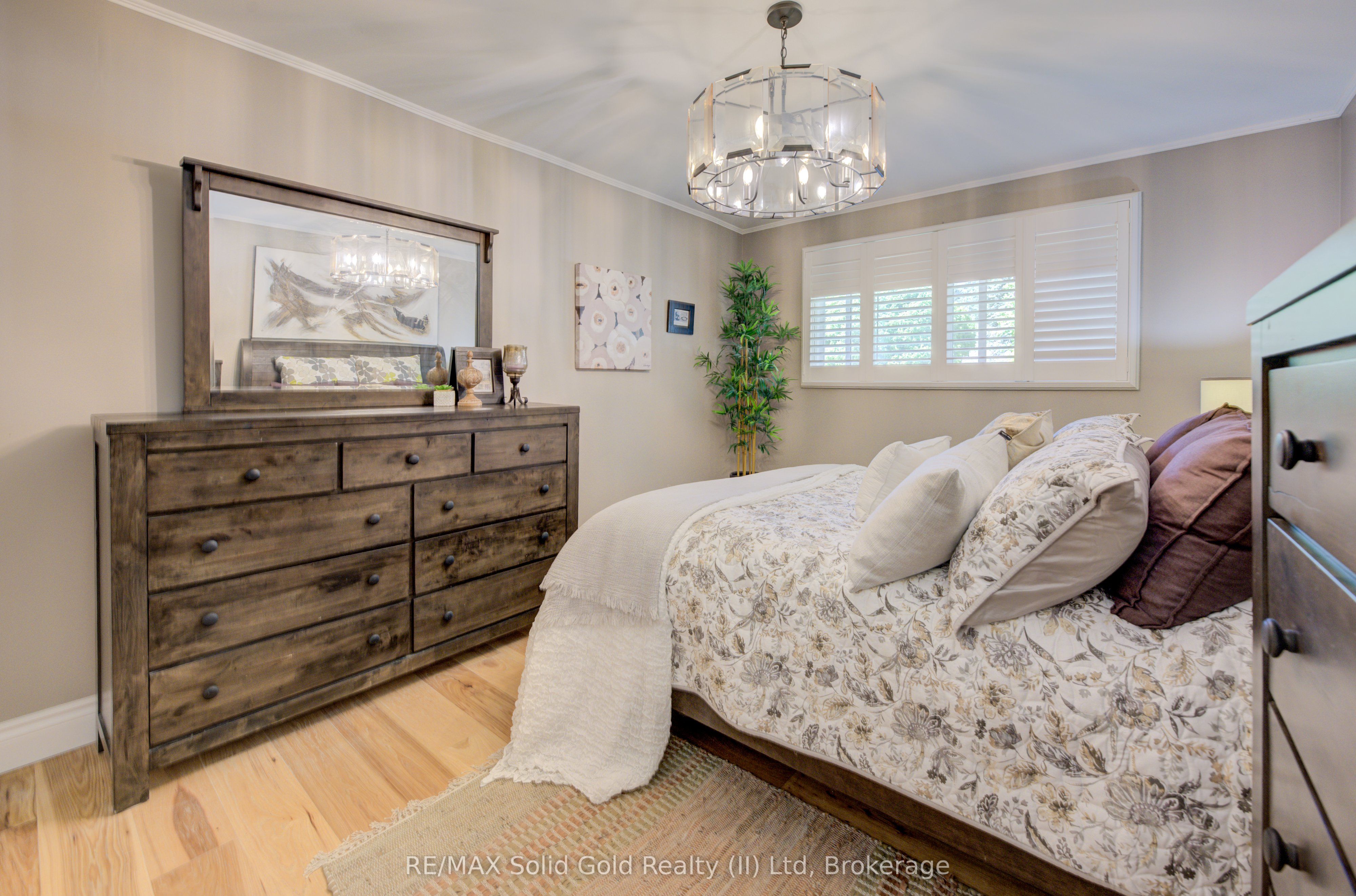 1076 Henry Street Property Photo 19