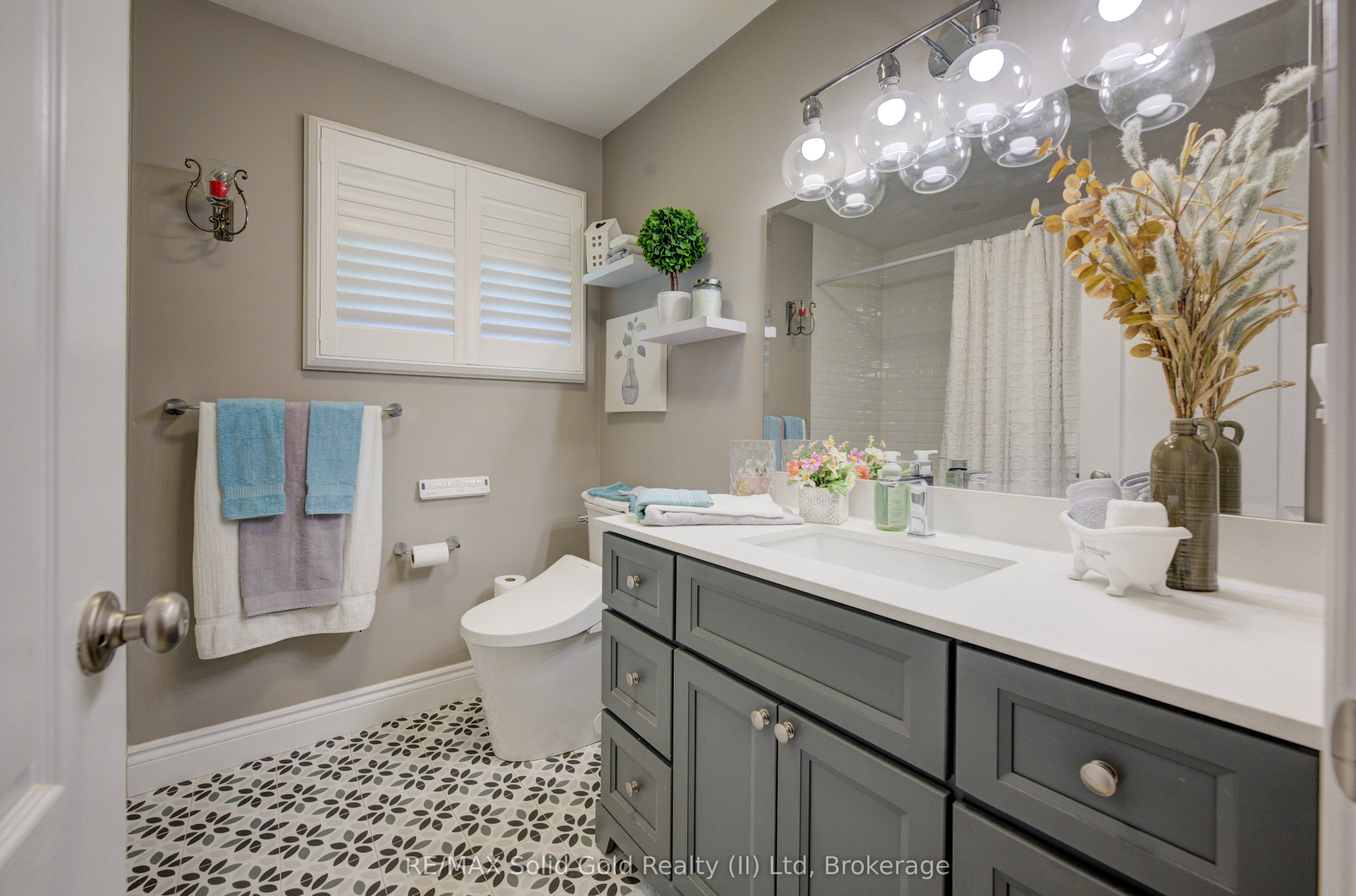 1076 Henry Street Property Photo 24