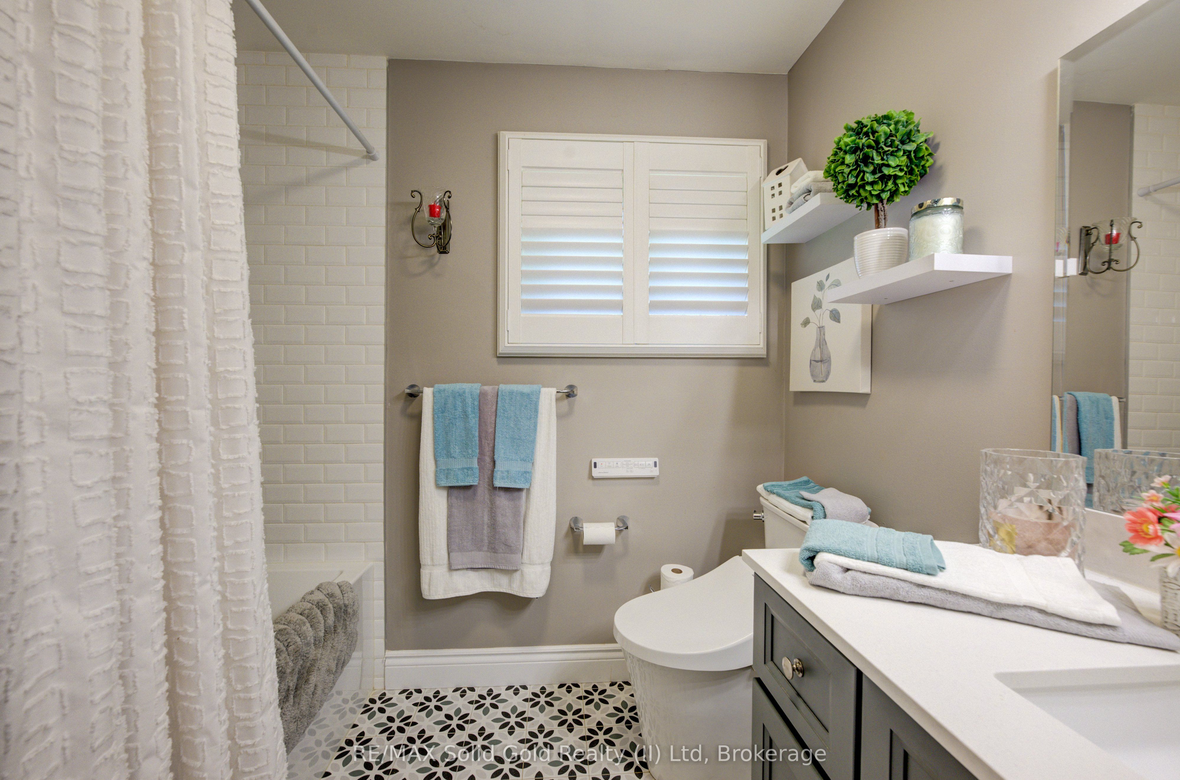 1076 Henry Street Property Photo 25