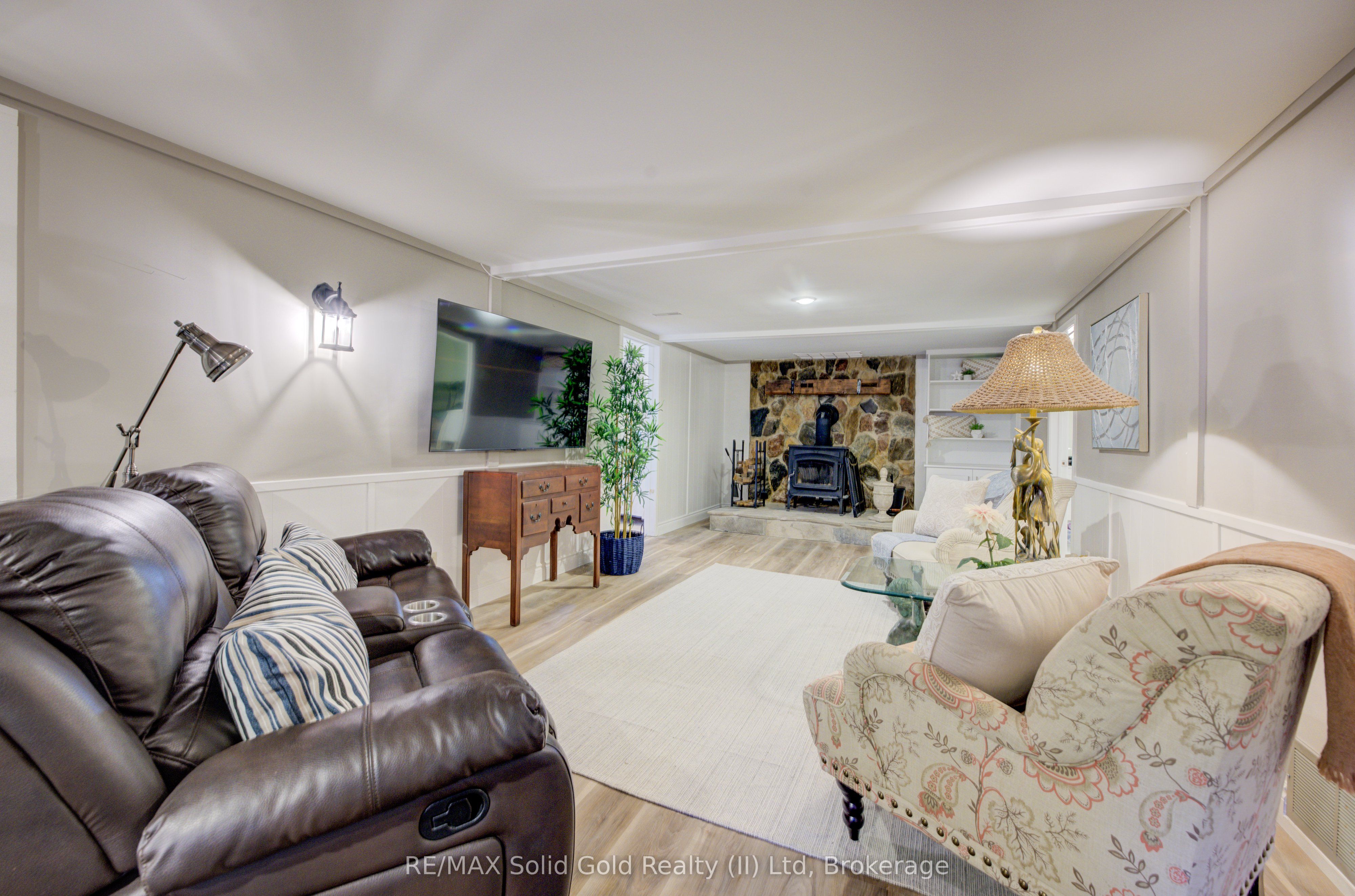 1076 Henry Street Property Photo 27