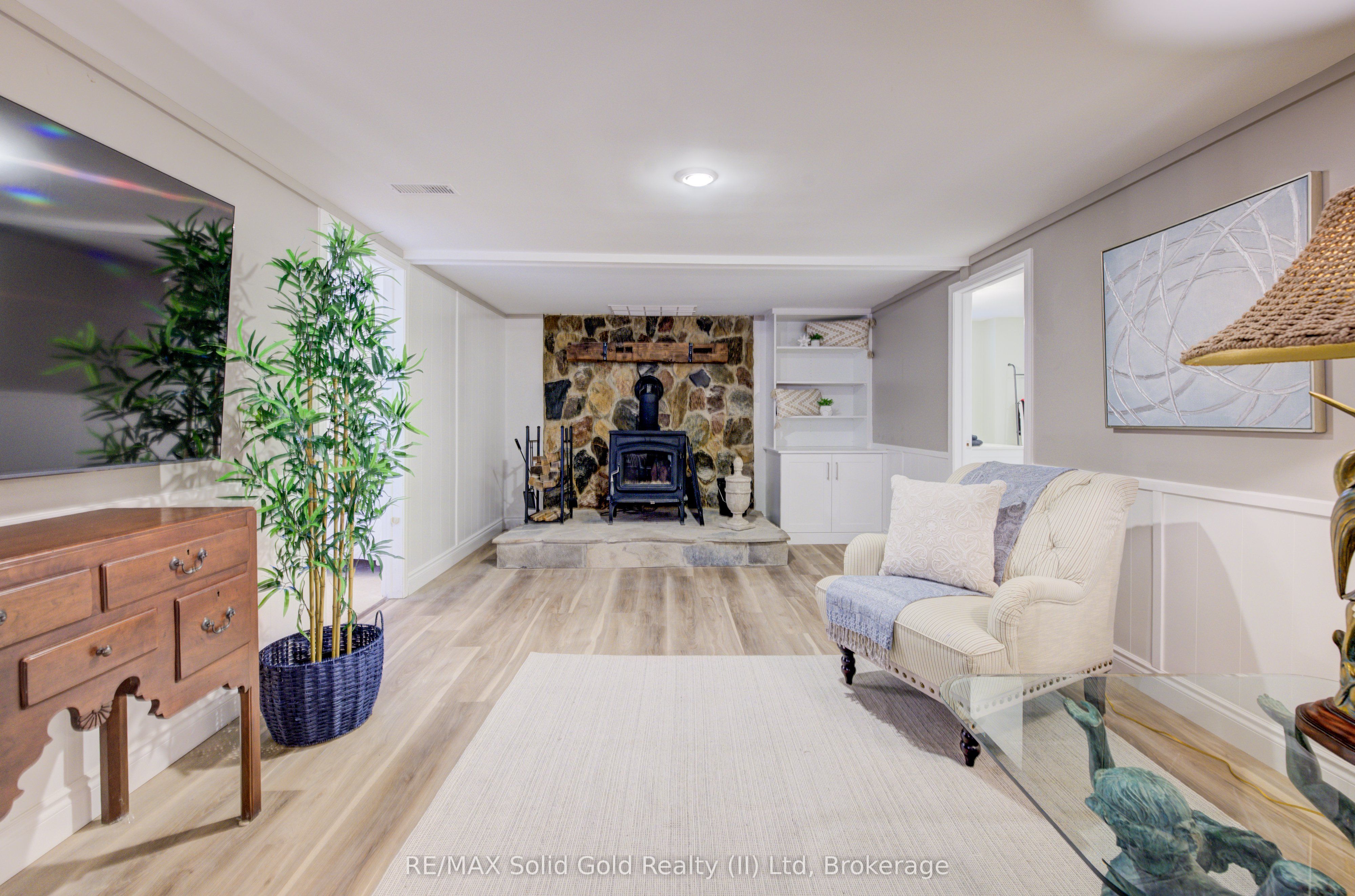 1076 Henry Street Property Photo 28