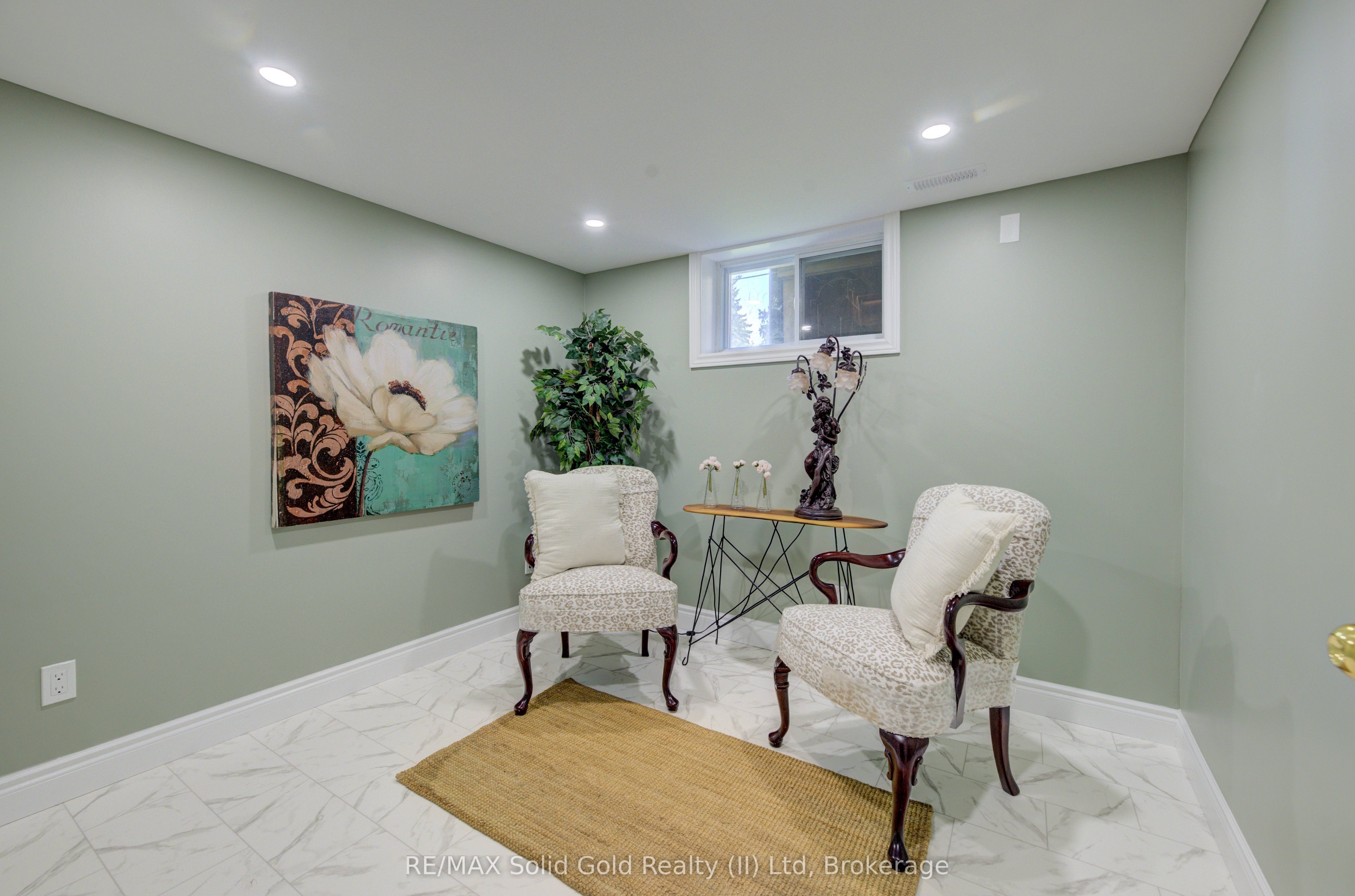 1076 Henry Street Property Photo 32
