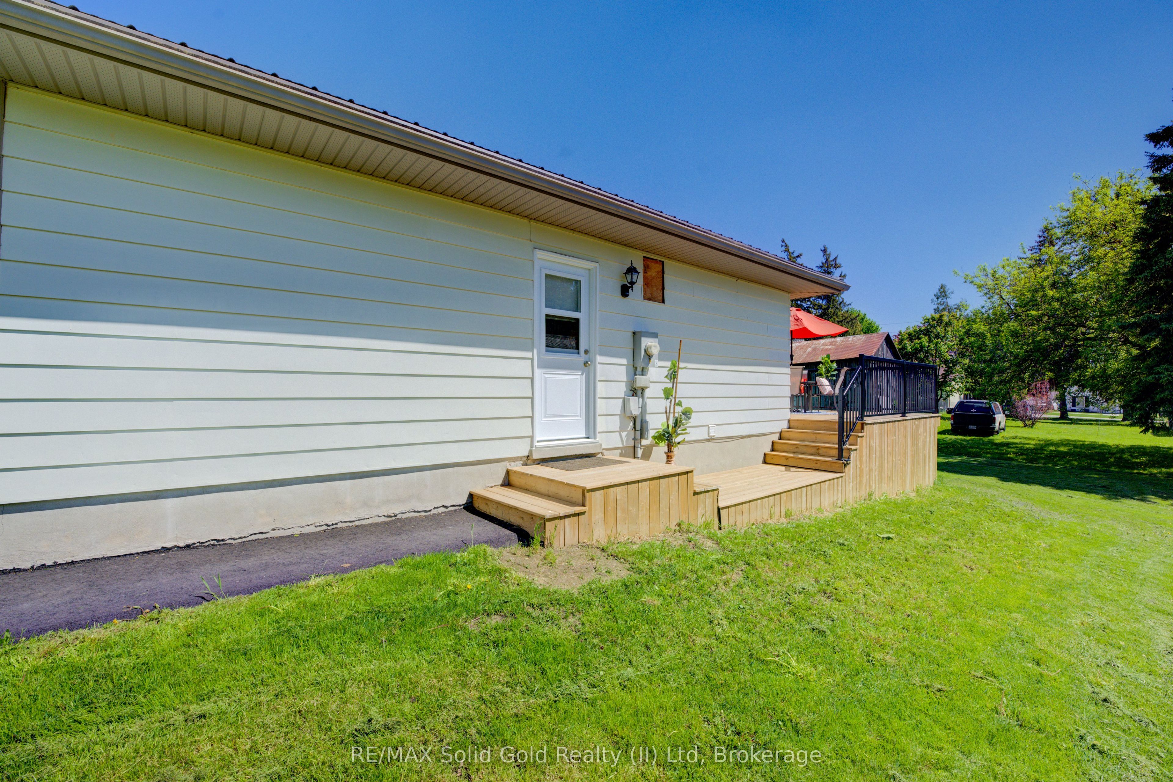 1076 Henry Street Property Photo 35