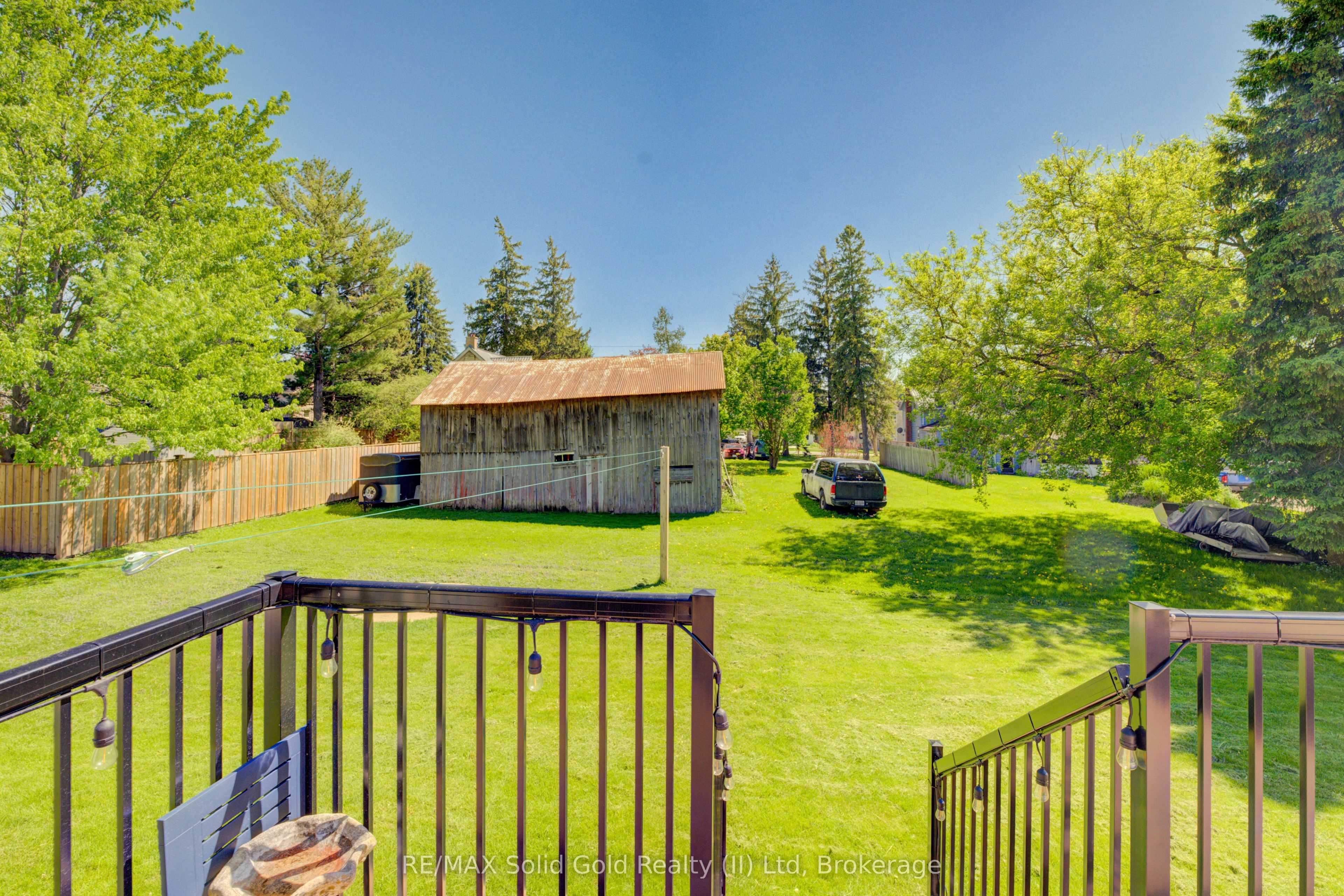 1076 Henry Street Property Photo 37