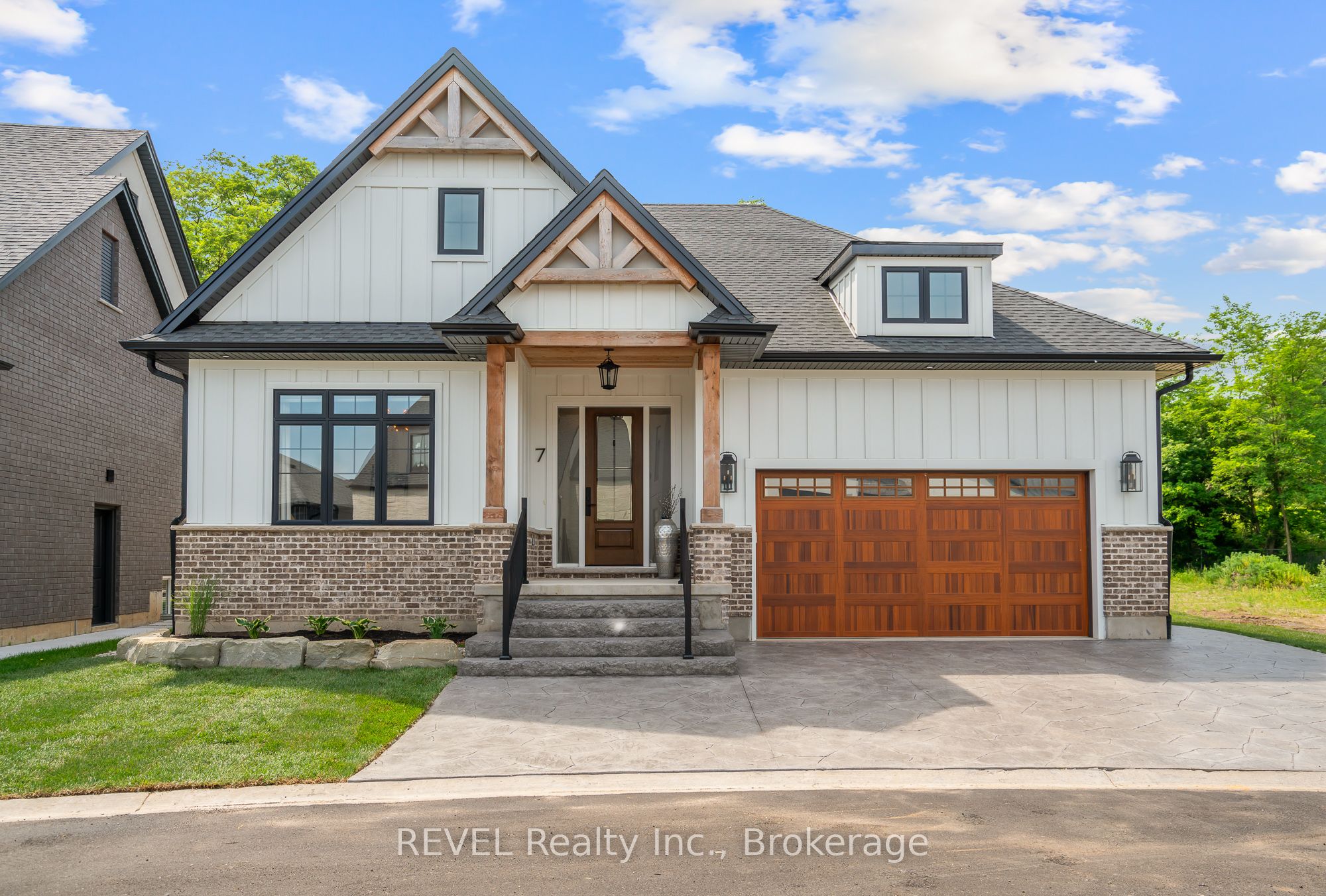 7 Fedorkow Ln Property Photo 1