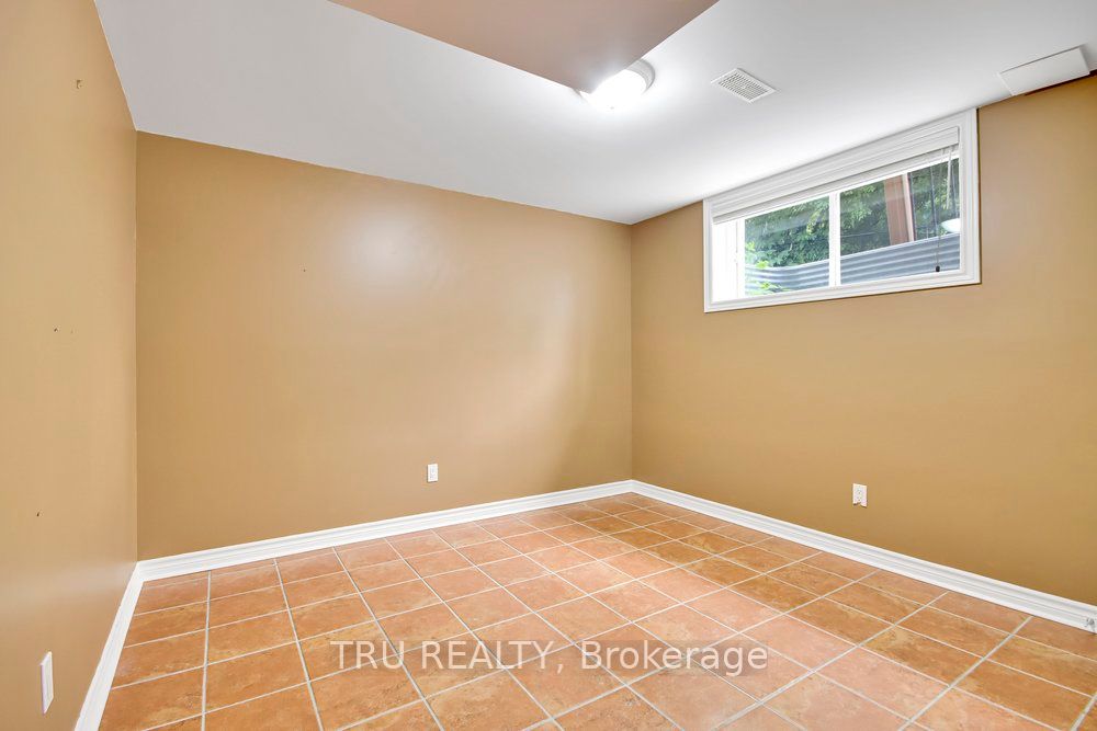 108 Villageview Private Property Photo 27