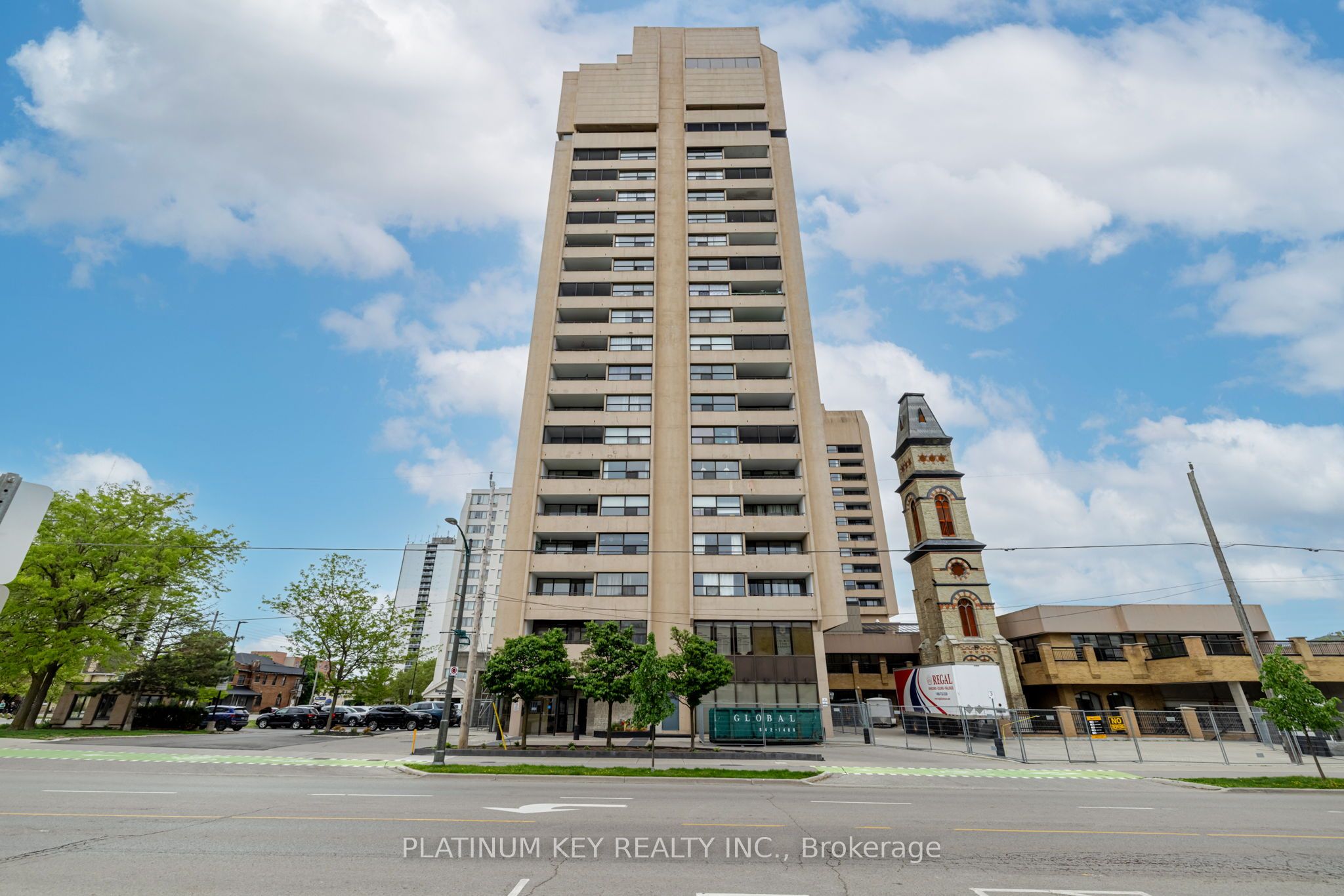 389 Dundas Street 507