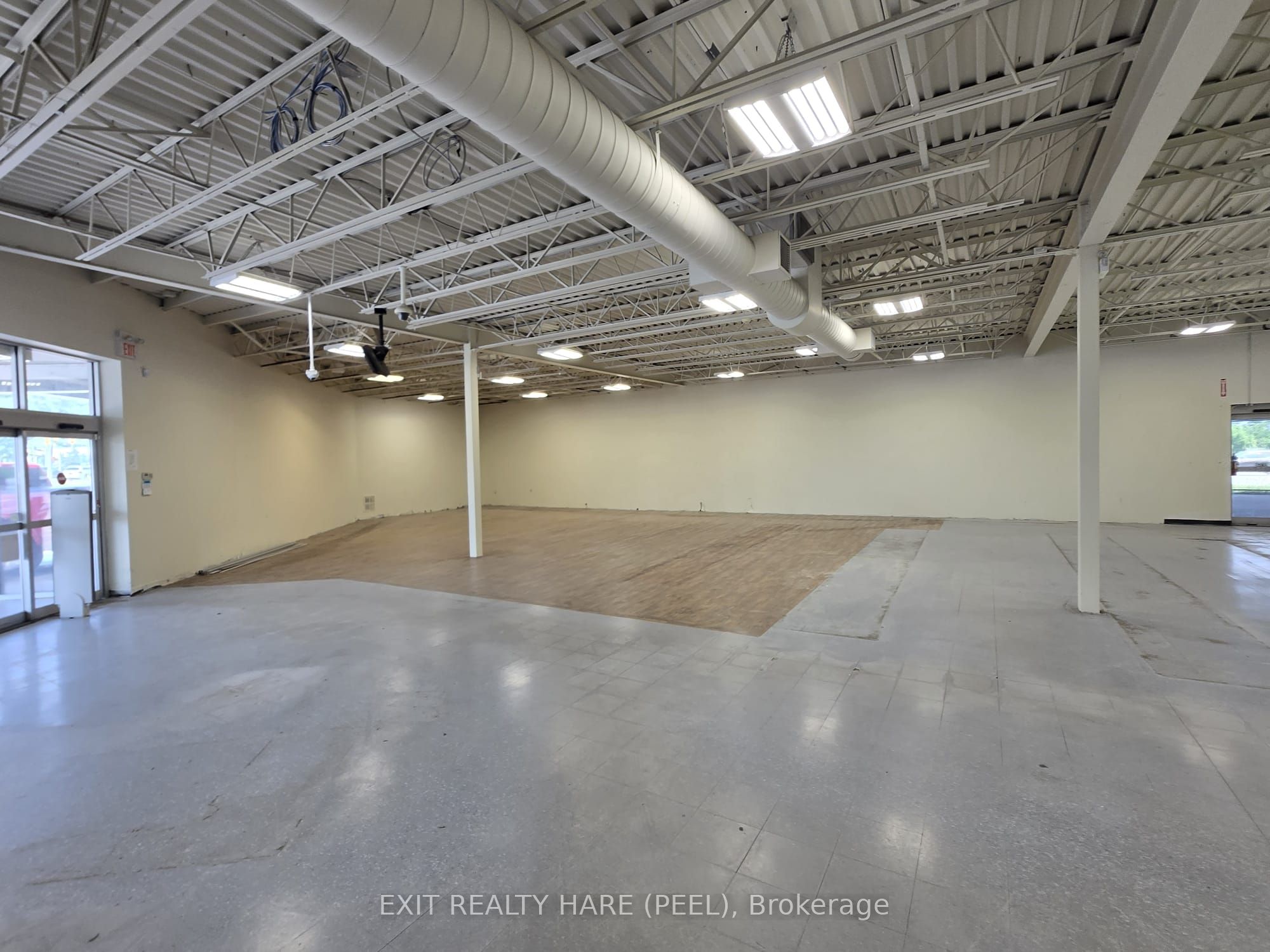 1780 Wharncliffe Road Property Photo 8