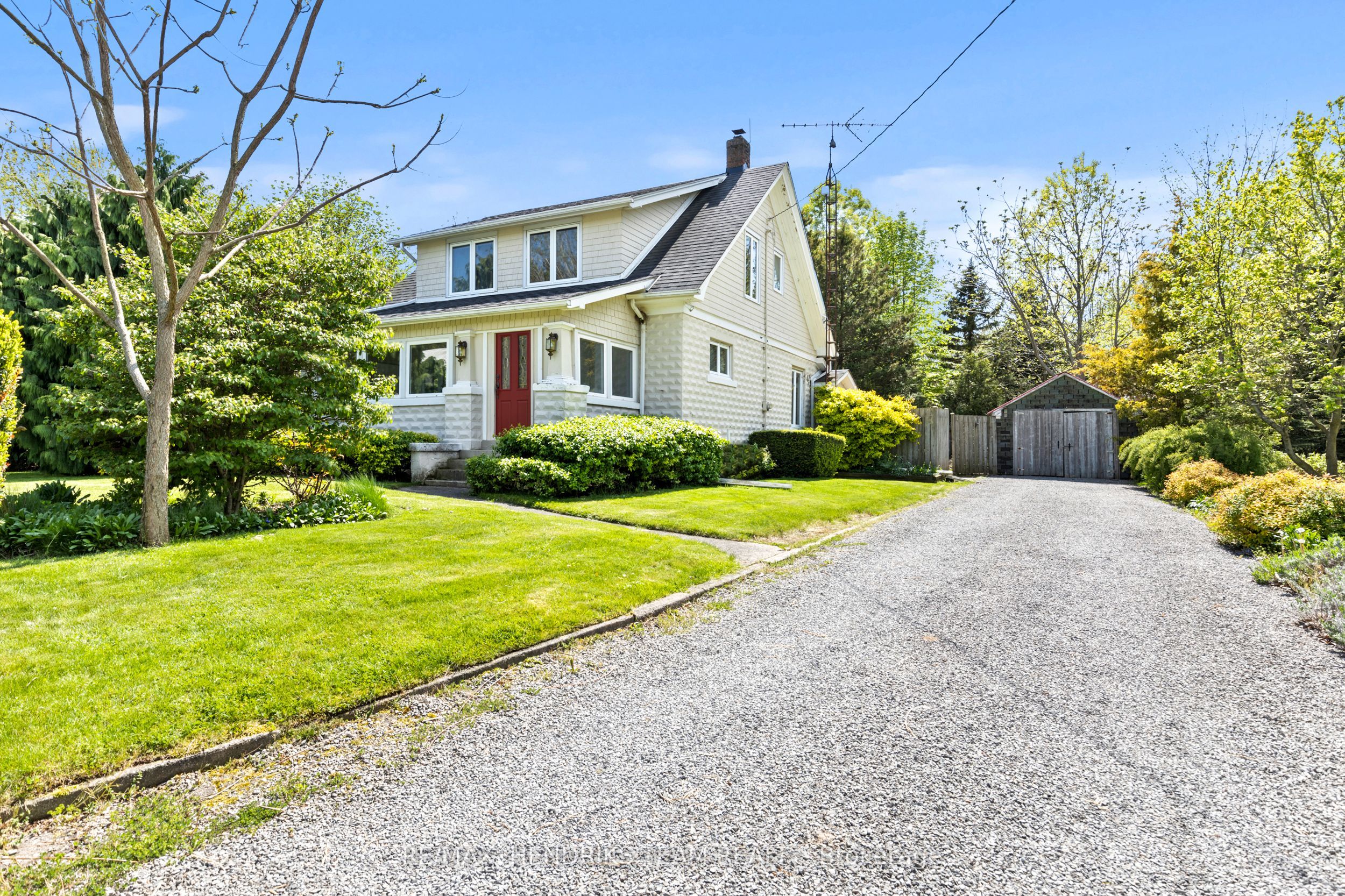 1386 McNab Road Property Photo 1