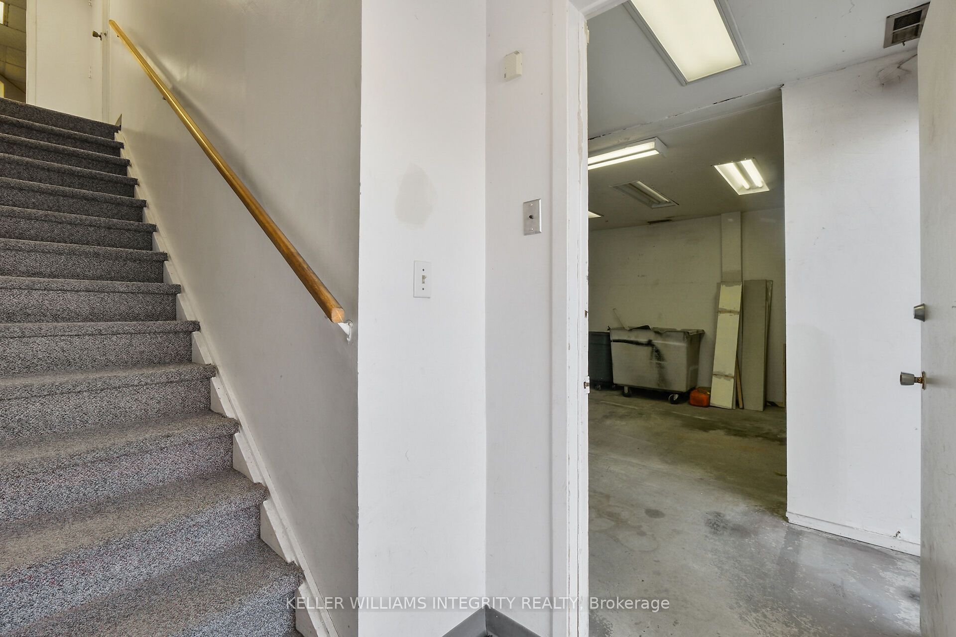 #17 - 2485 Lancaster Road Property Photo 4