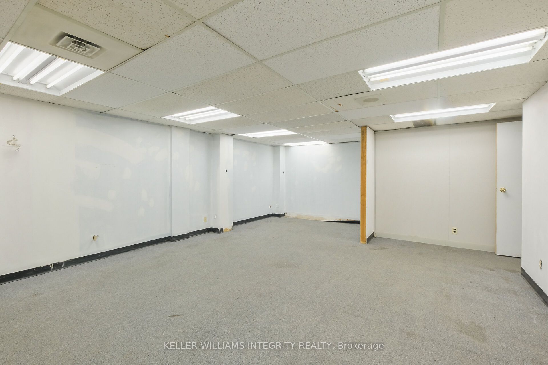 #17 - 2485 Lancaster Road Property Photo 24