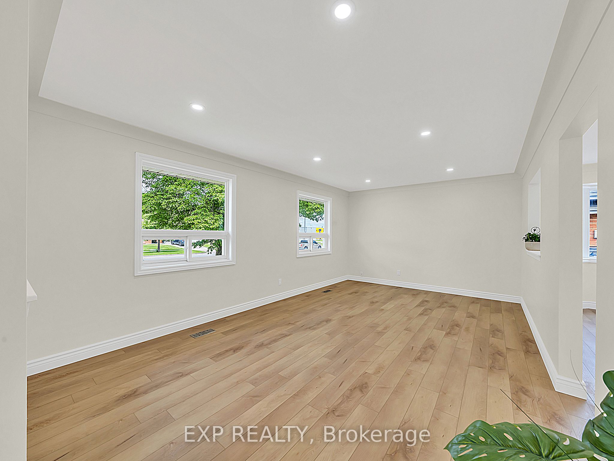 2780 Forest Glade Drive Property Photo 11