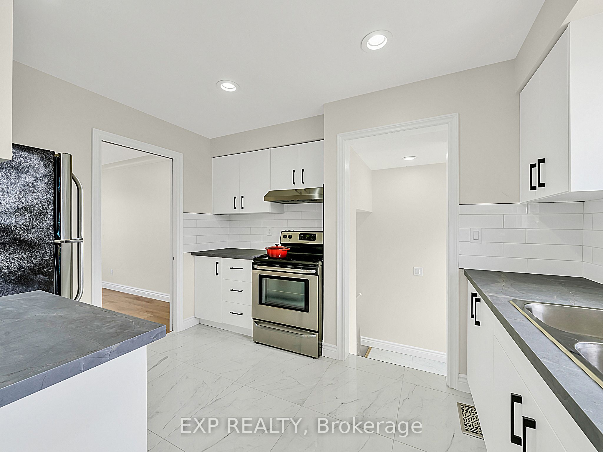 2780 Forest Glade Drive Property Photo 16