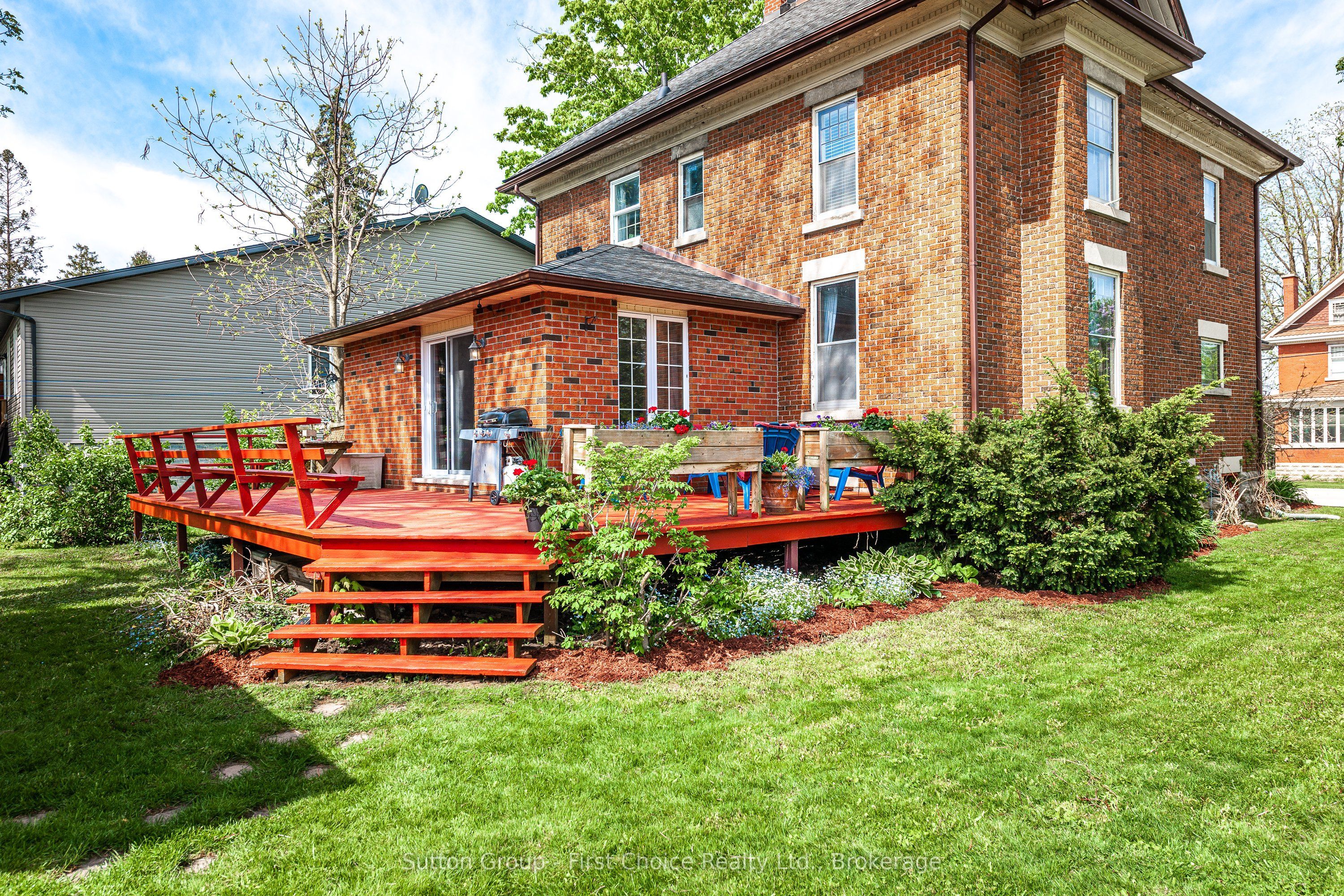 135 St. David Street N Property Photo 6