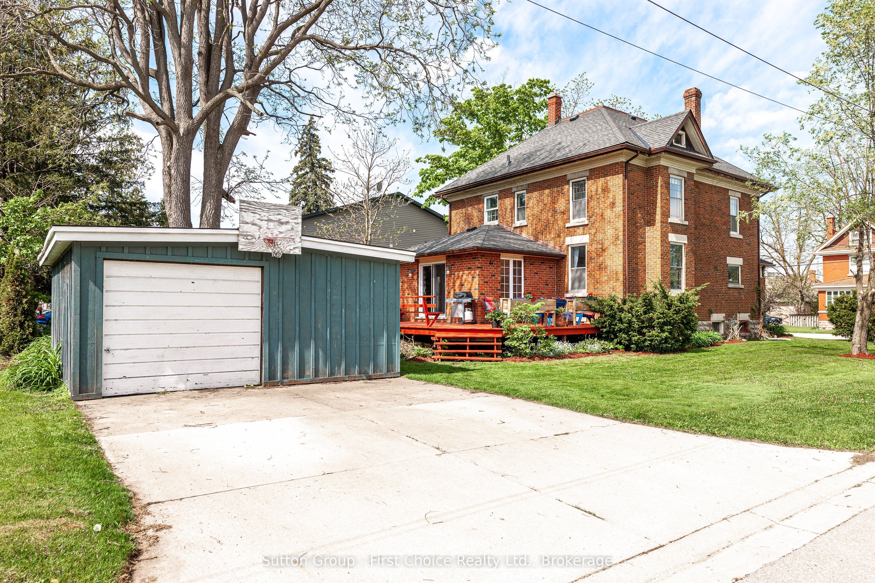 135 St. David Street N Property Photo 7