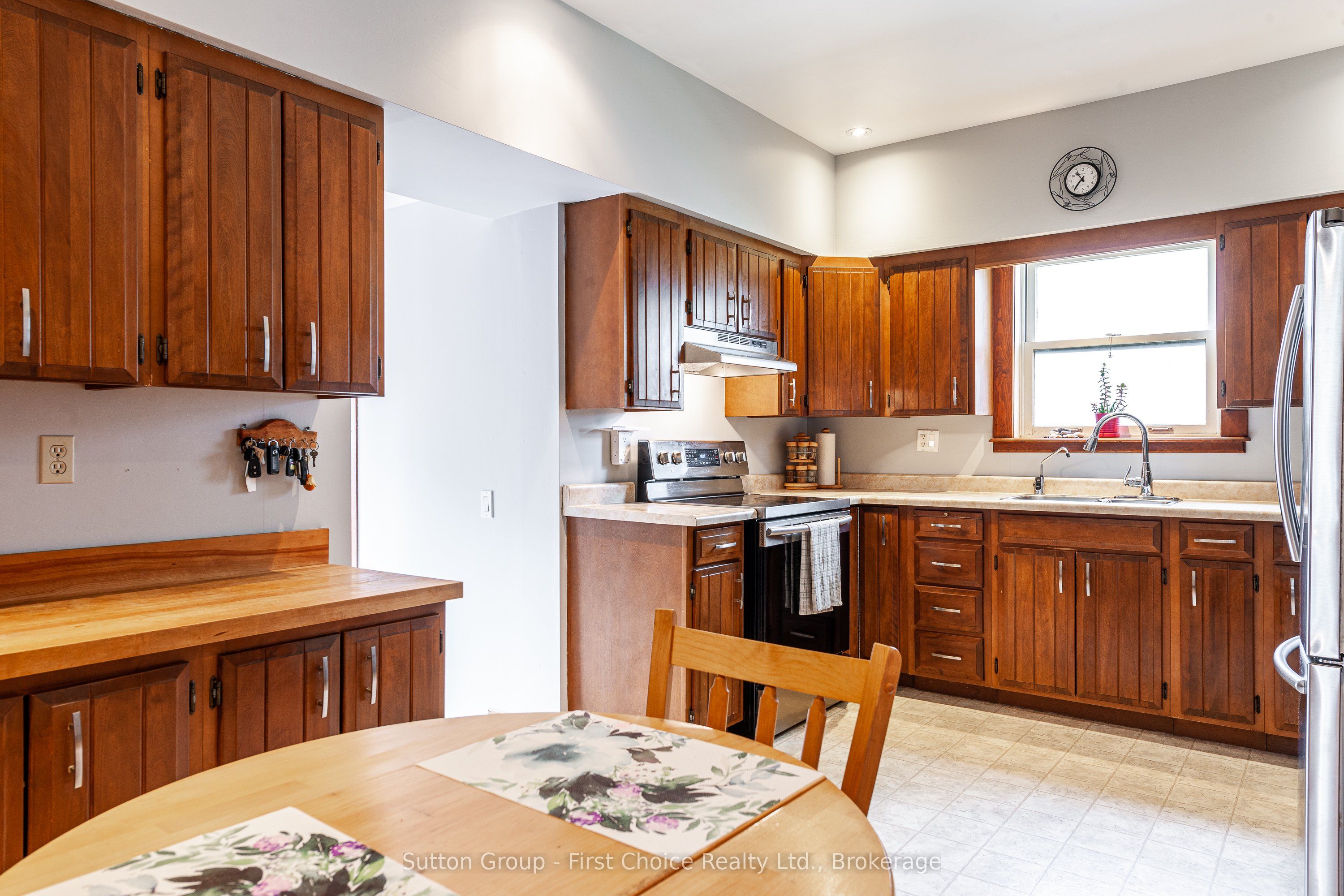135 St. David Street N Property Photo 23