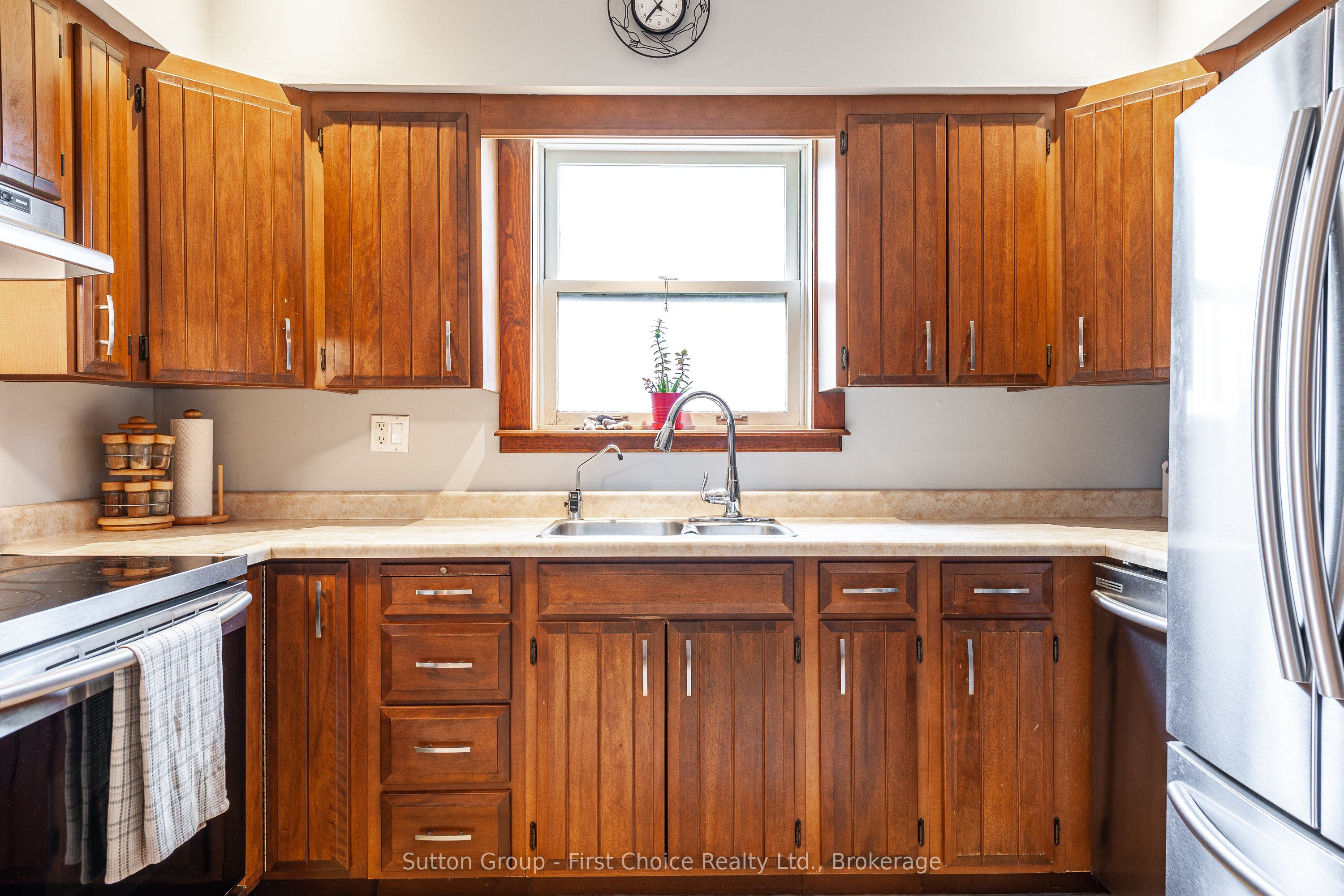 135 St. David Street N Property Photo 24