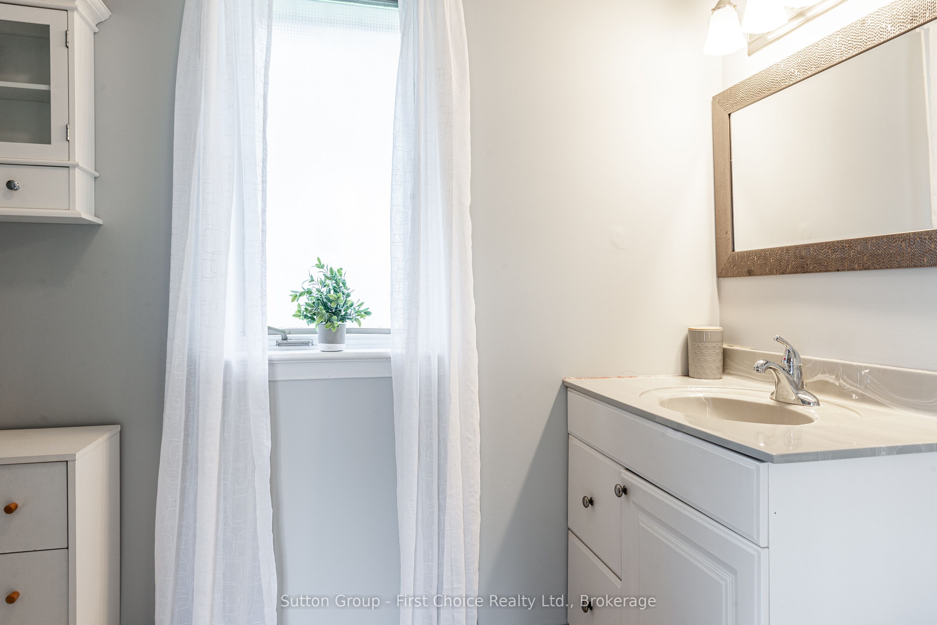 135 St. David Street N Property Photo 28