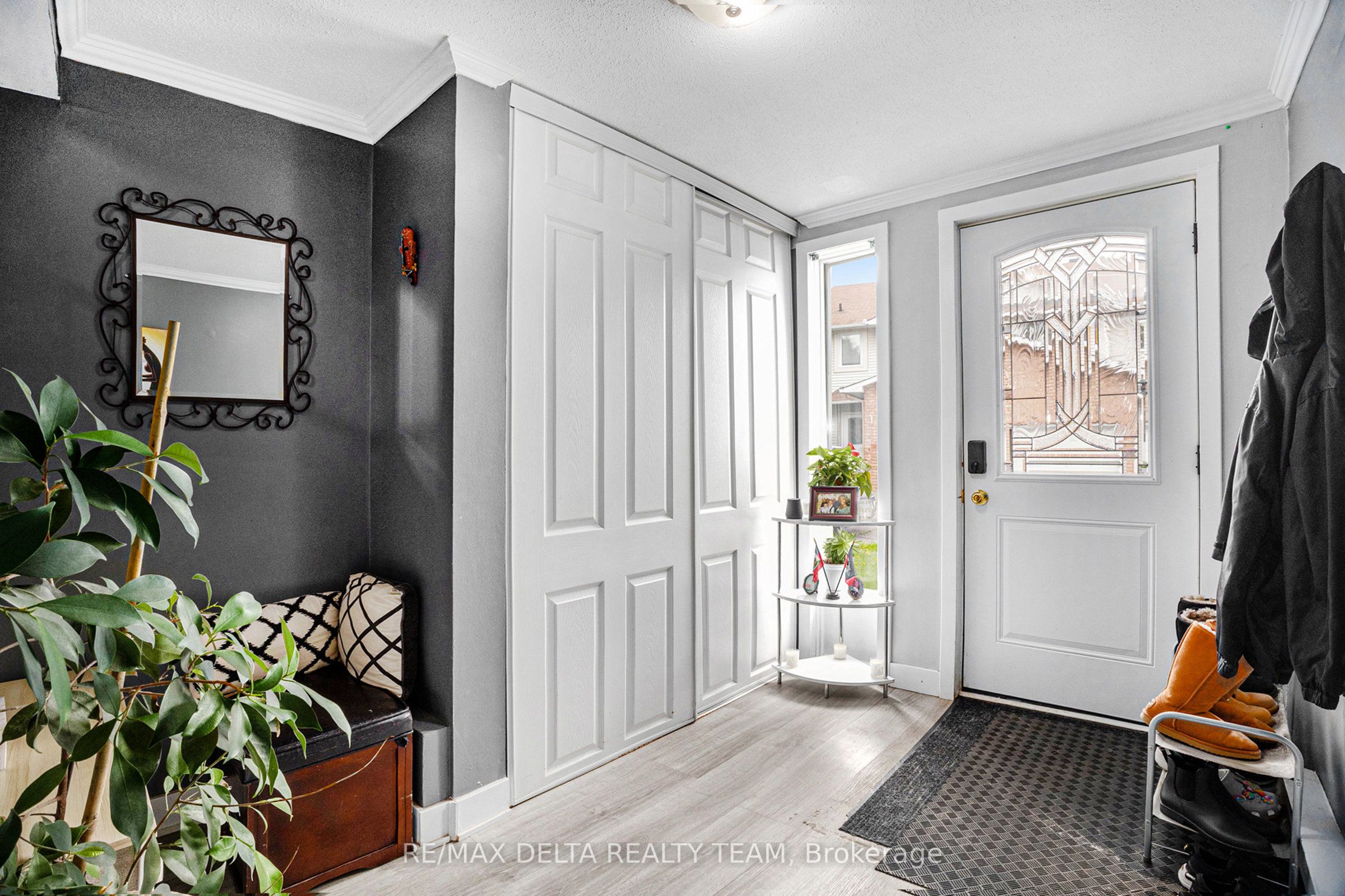 2062 Riviera Terrace Property Photo 2