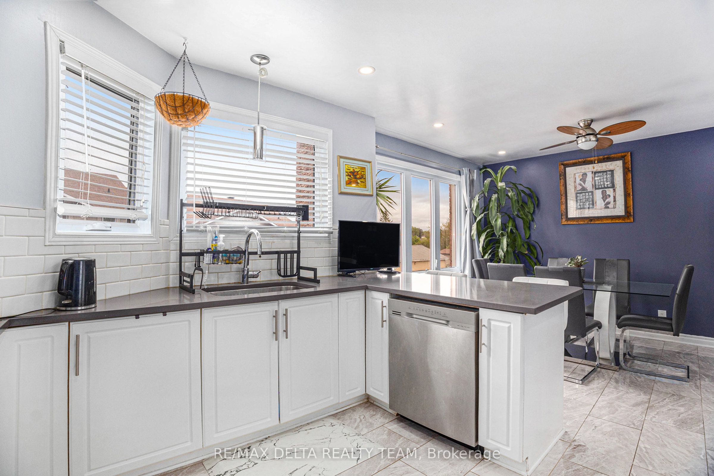 2062 Riviera Terrace Property Photo 7