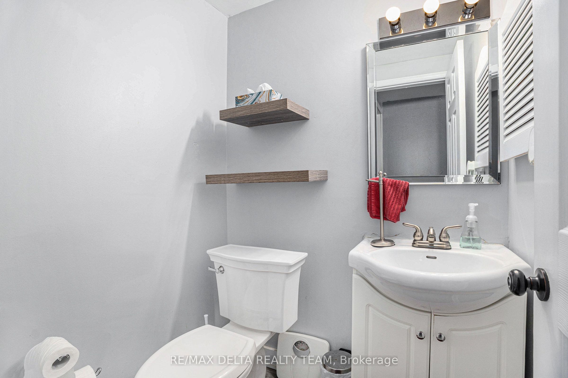 2062 Riviera Terrace Property Photo 9