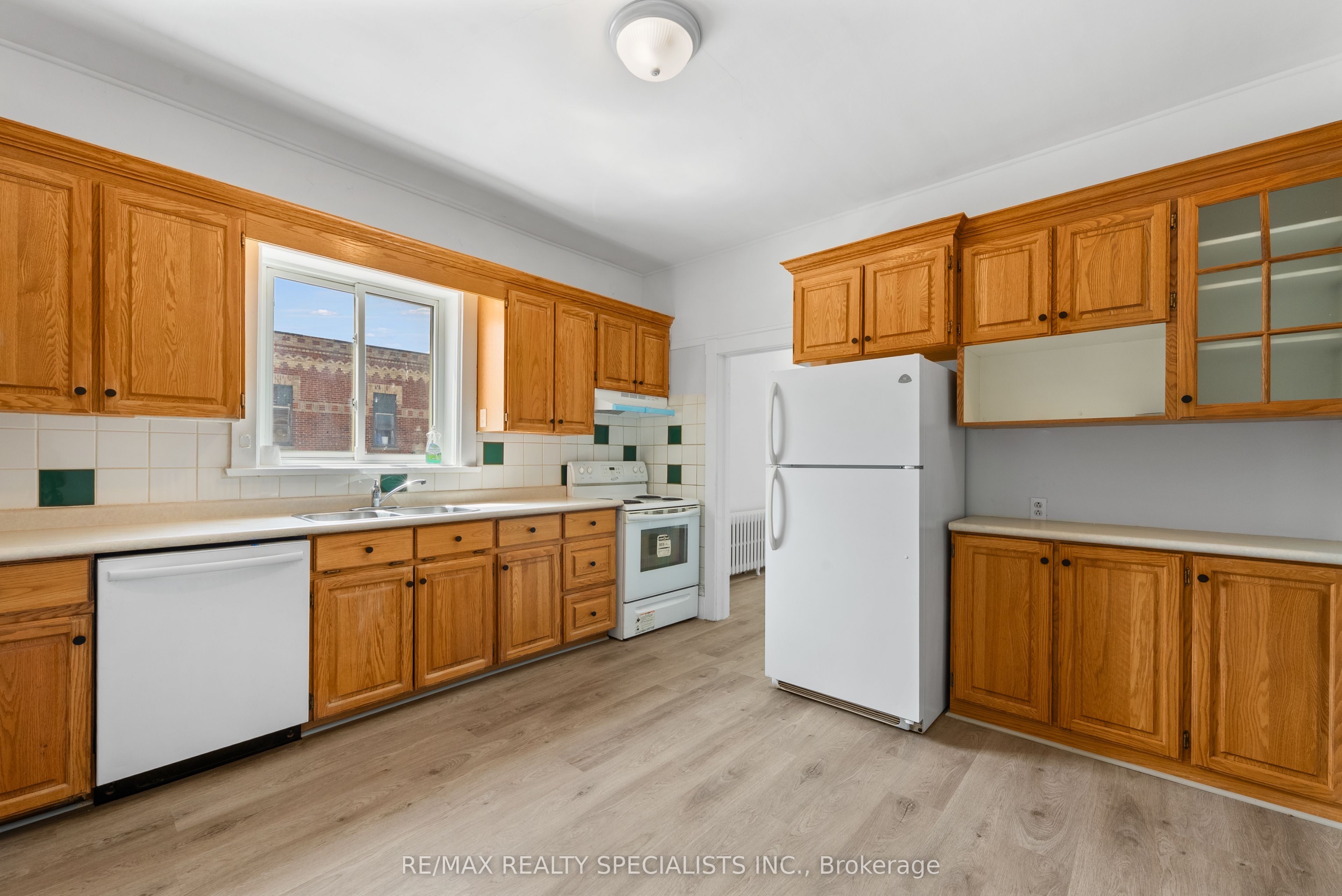 1 Main Street E Property Photo 6