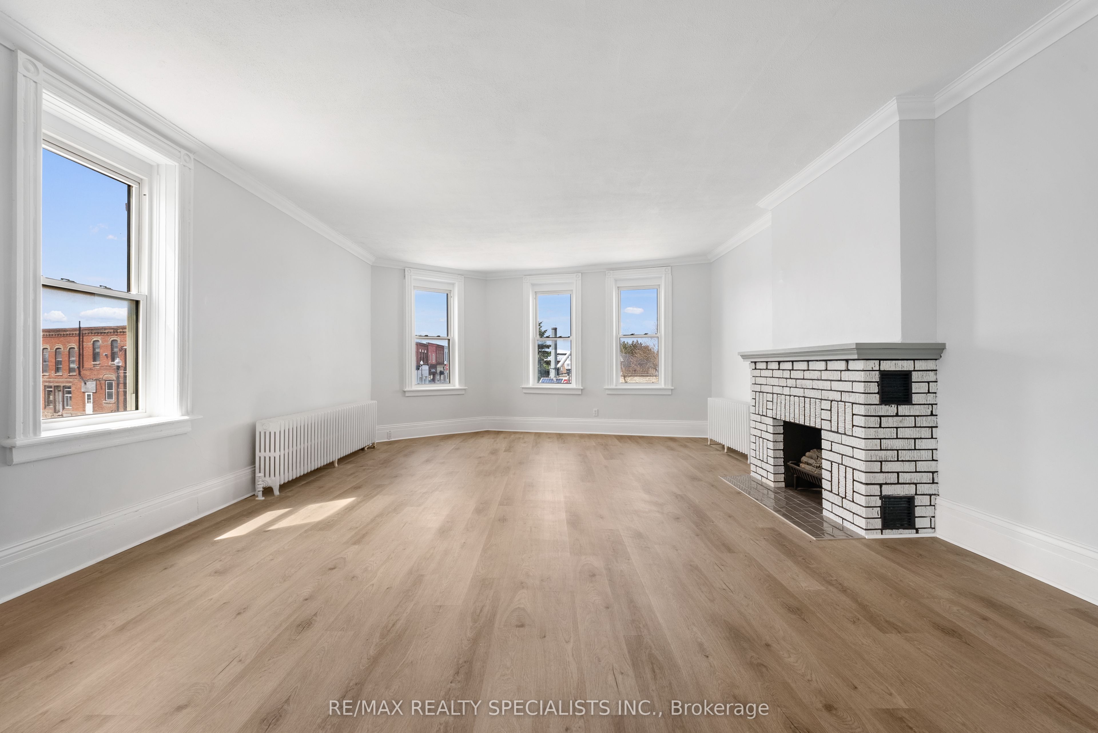 1 Main Street E Property Photo 15