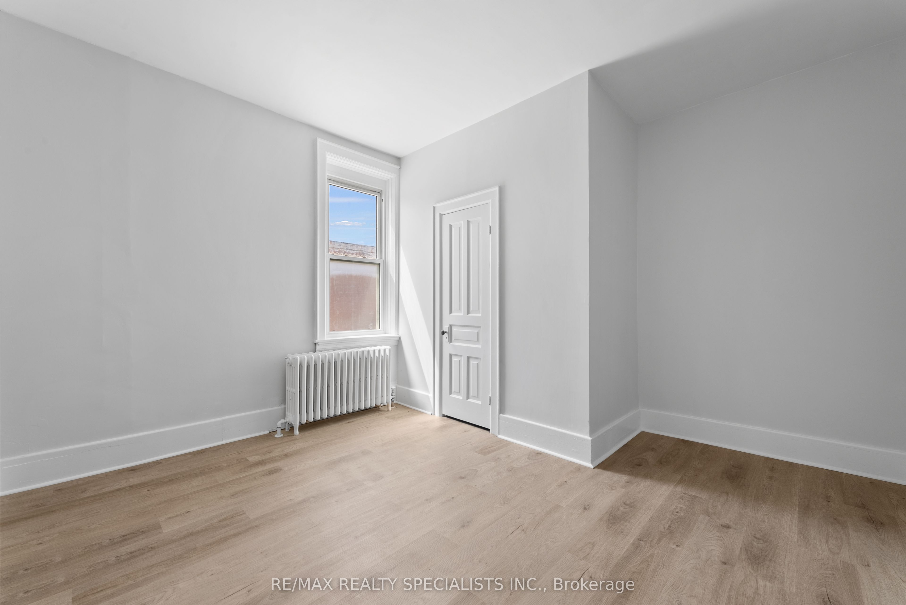 1 Main Street E Property Photo 25