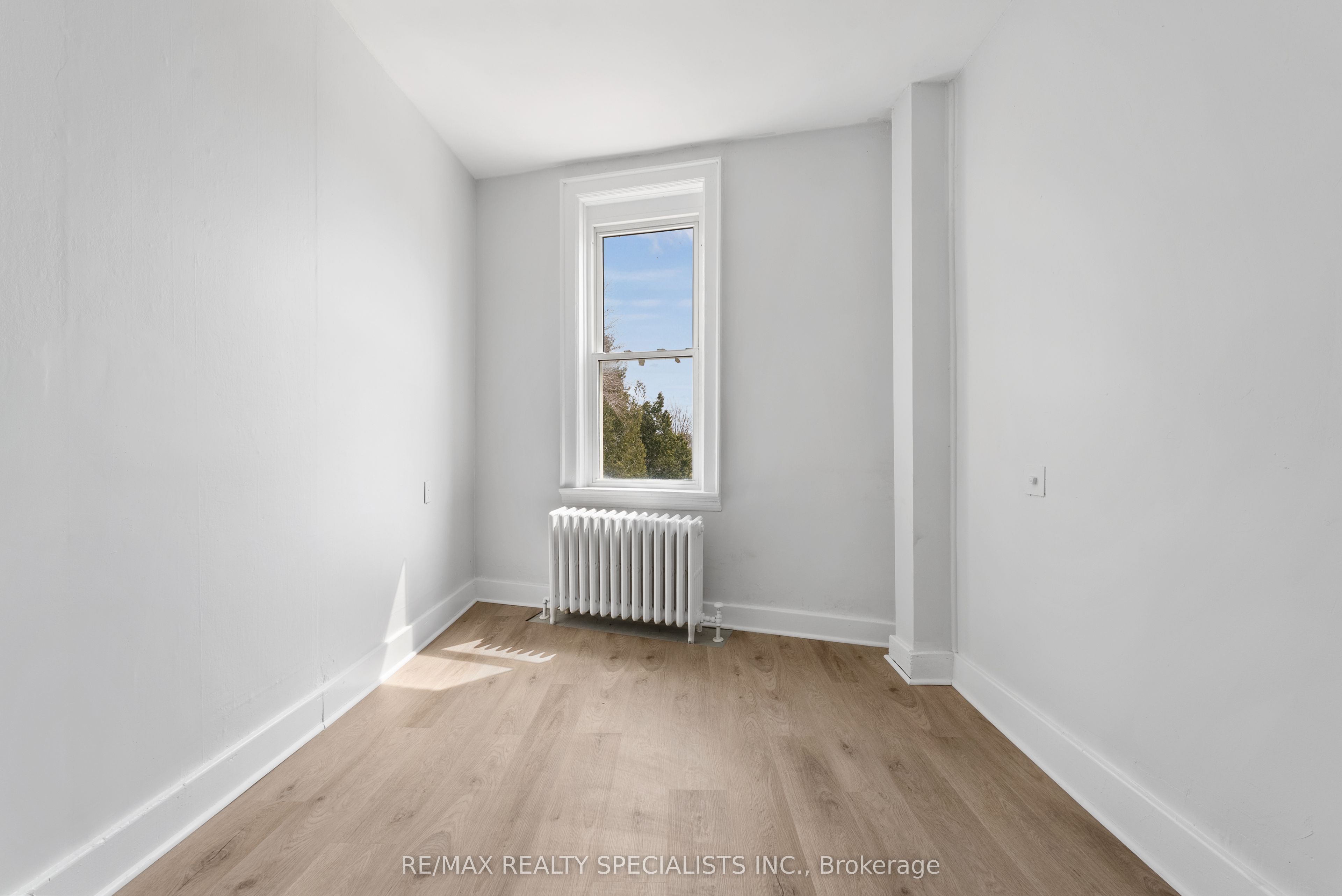 1 Main Street E Property Photo 27