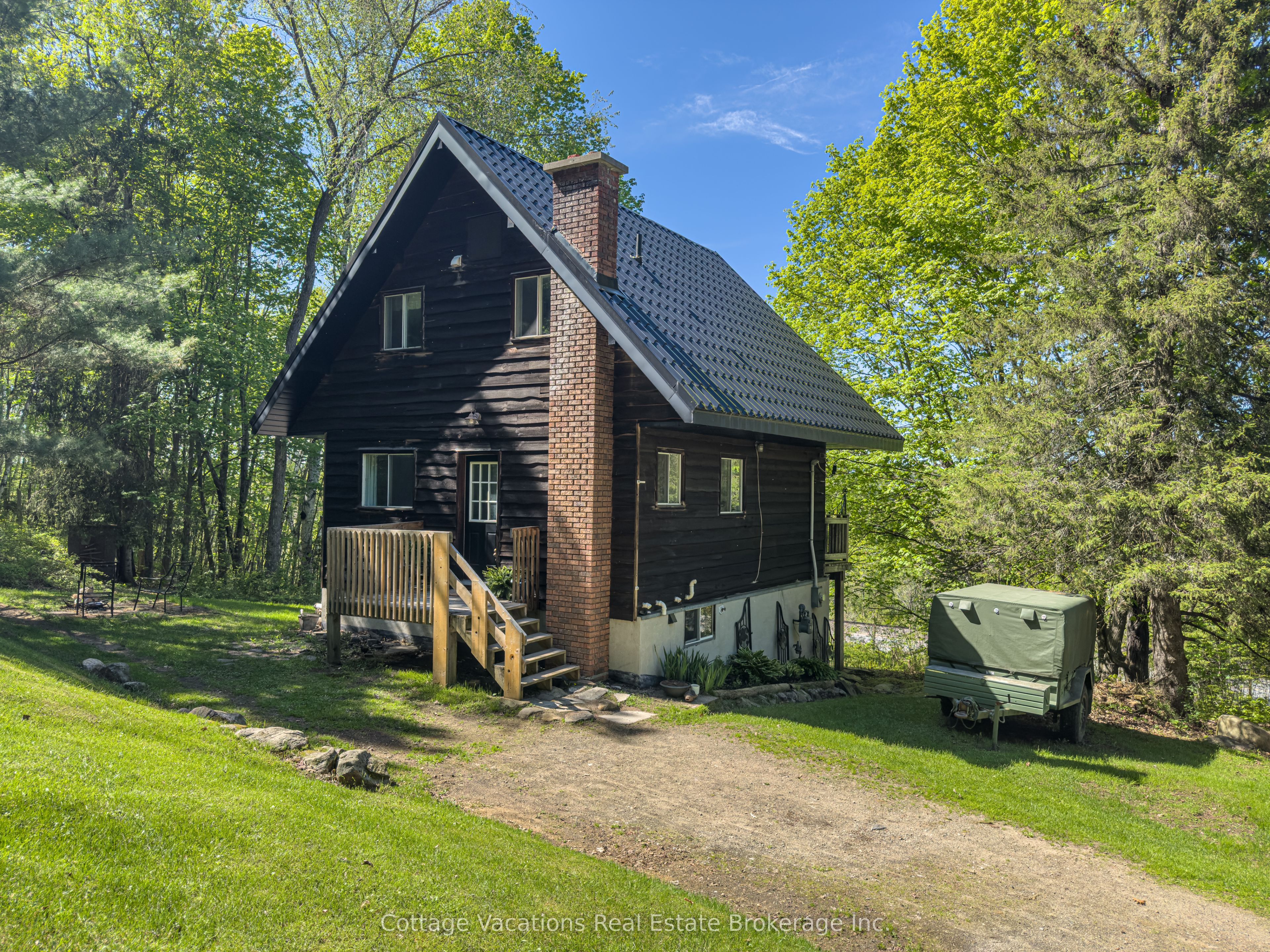 527 Aspdin Road Property Photo 2
