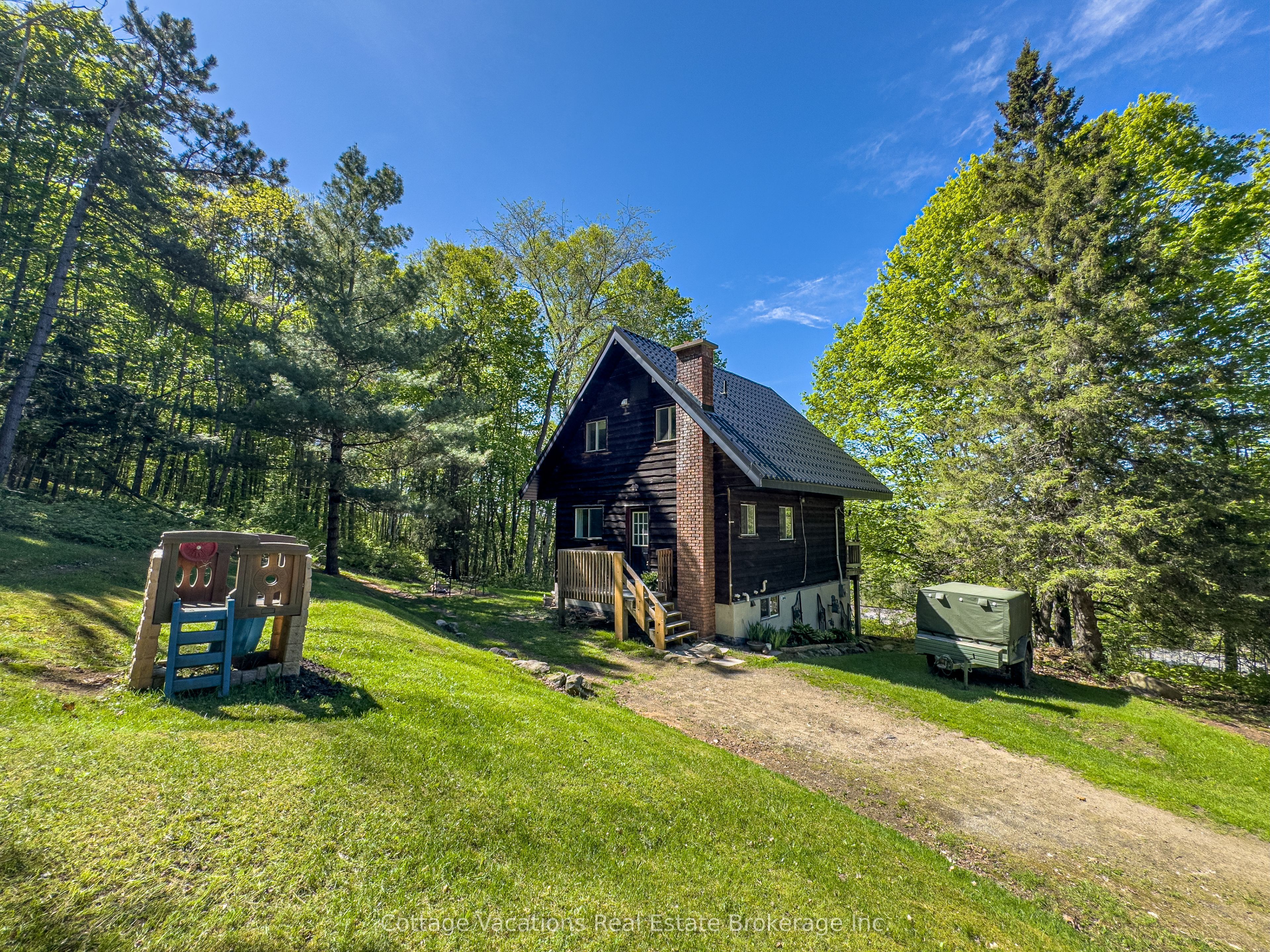 527 Aspdin Road Property Photo 3