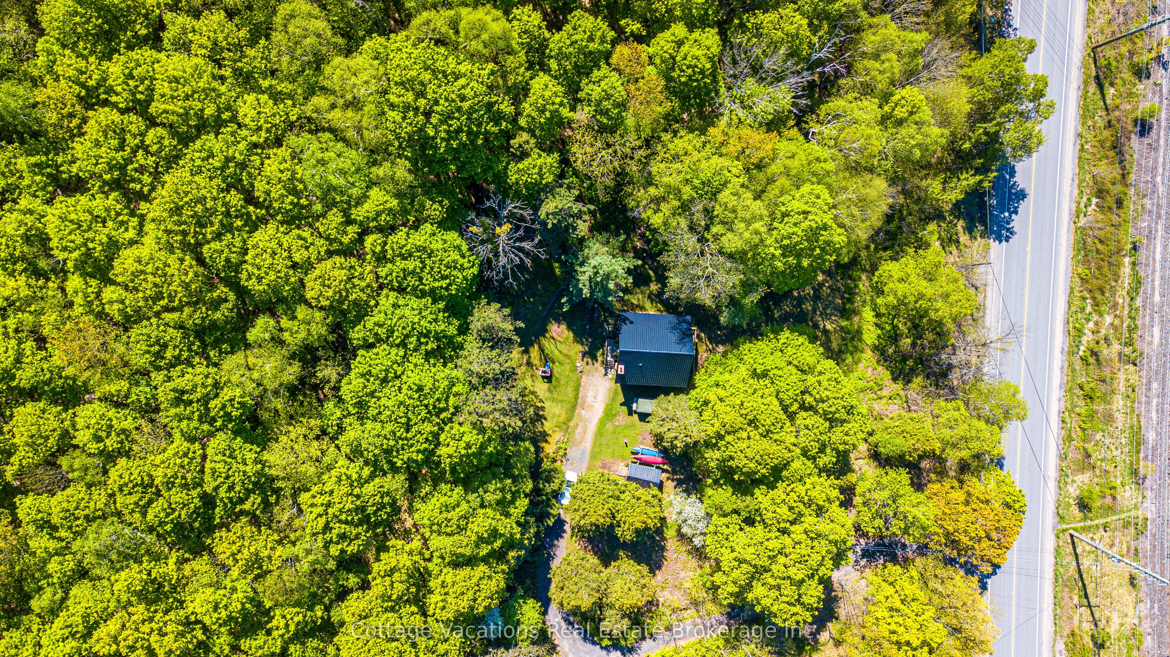 527 Aspdin Road Property Photo 9