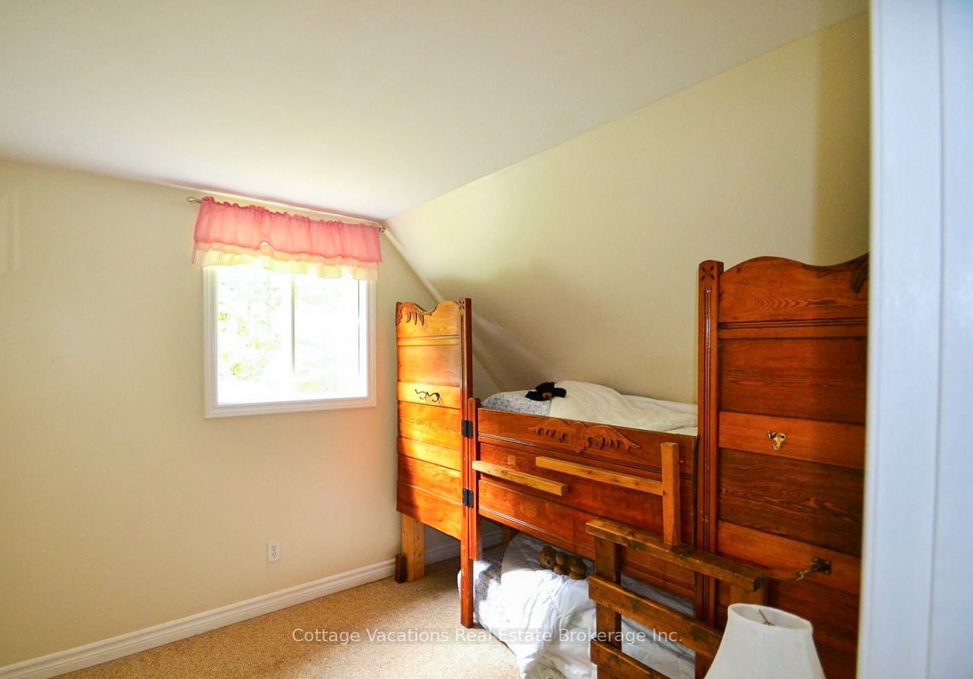 527 Aspdin Road Property Photo 28