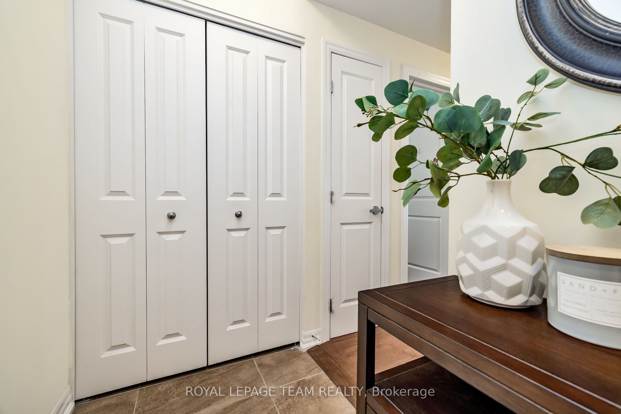 242 Rideau Street 1809 Property Photo 8