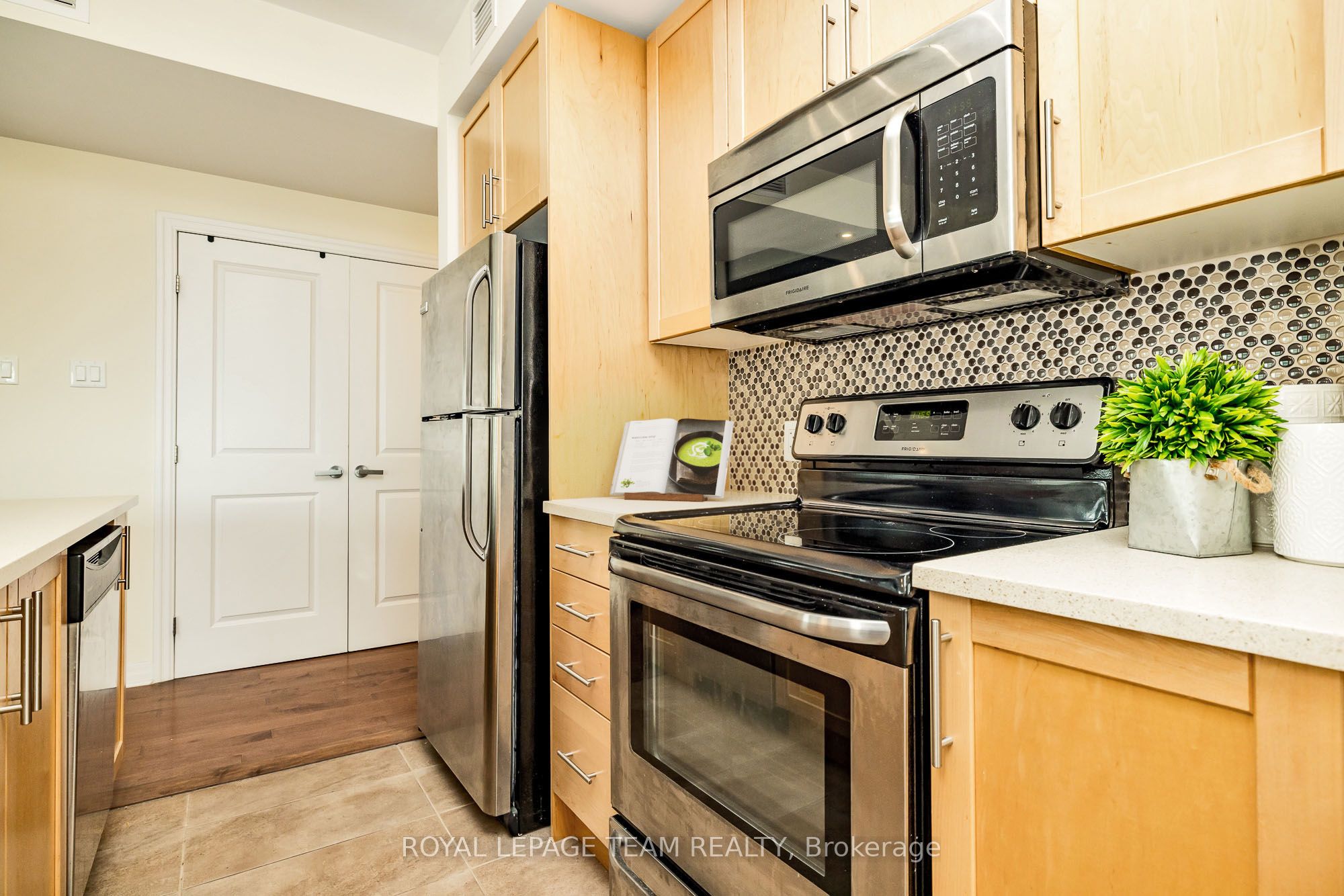 242 Rideau Street 1809 Property Photo 16