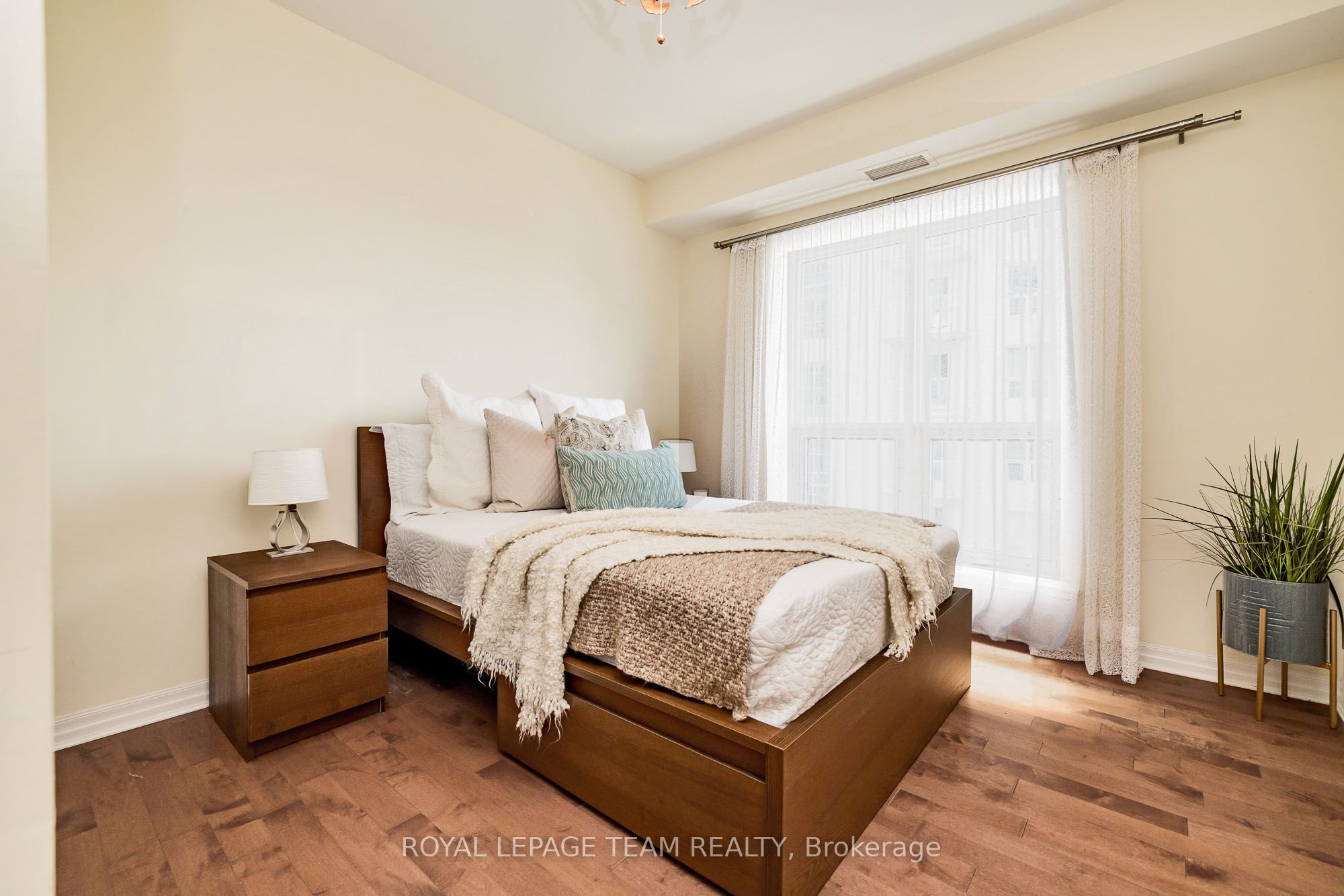 242 Rideau Street 1809 Property Photo 18