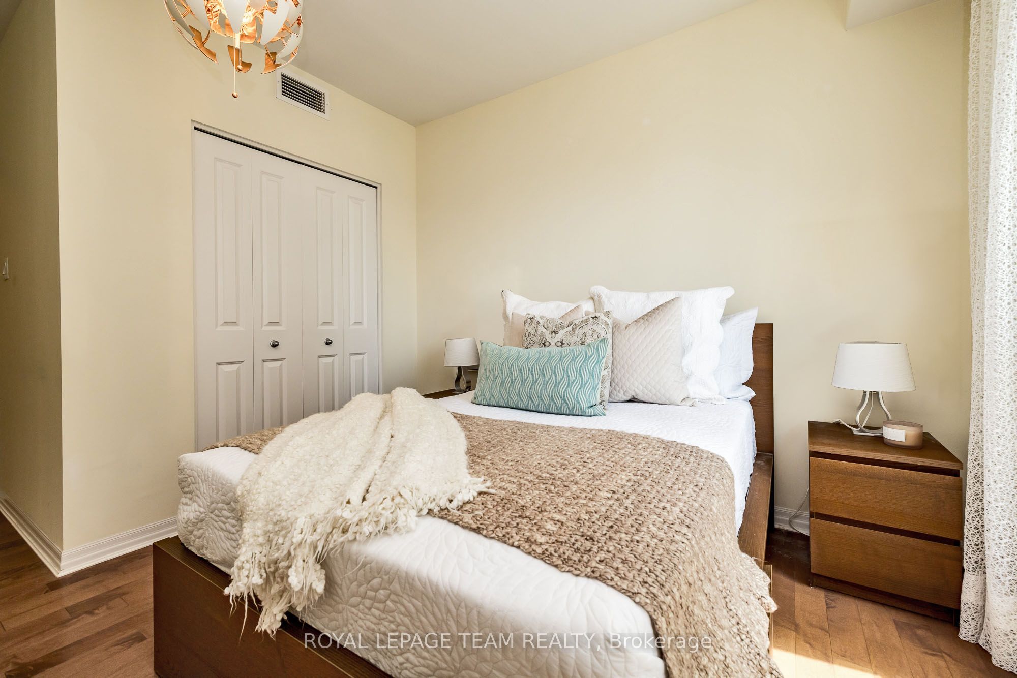 242 Rideau Street 1809 Property Photo 19