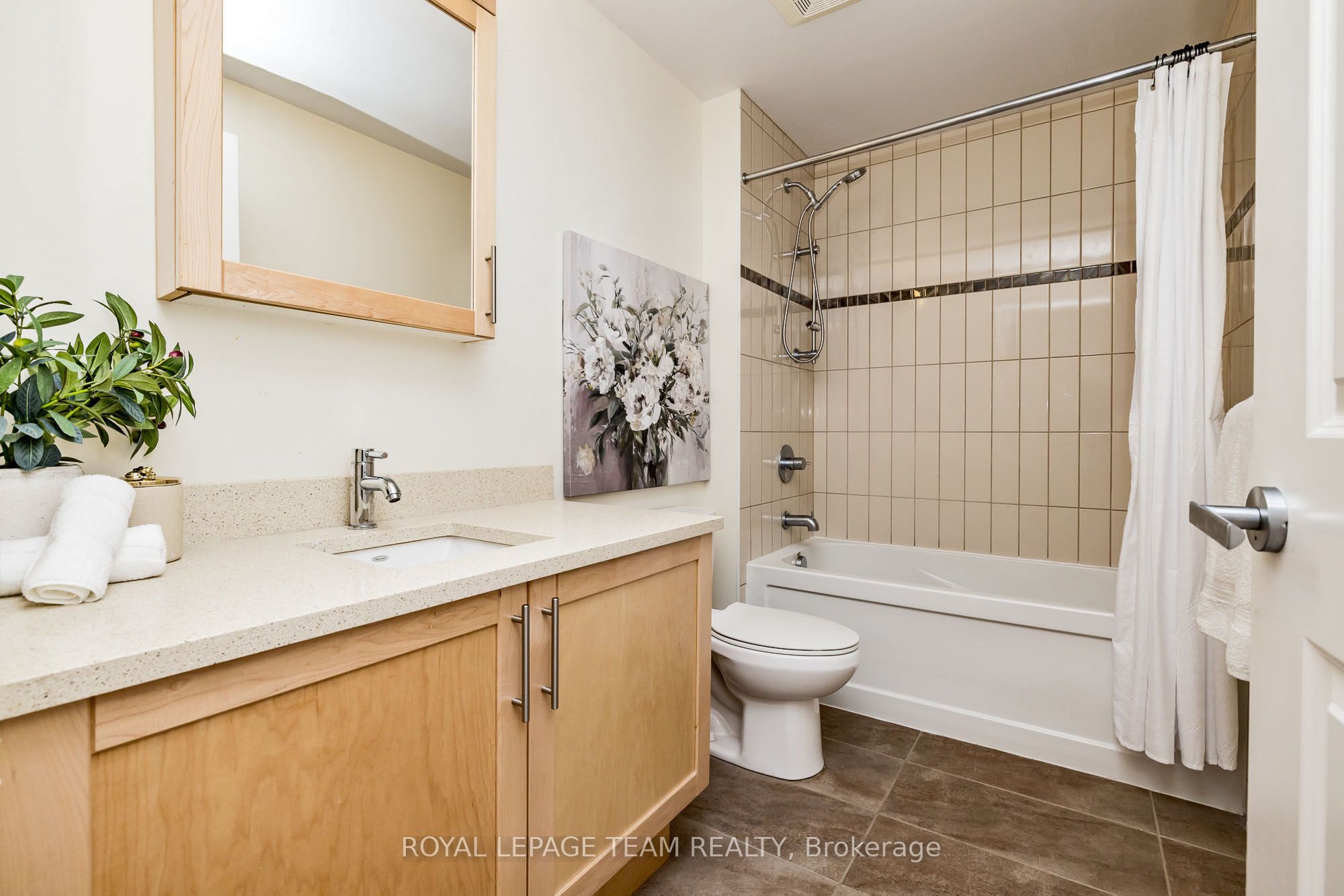 242 Rideau Street 1809 Property Photo 20