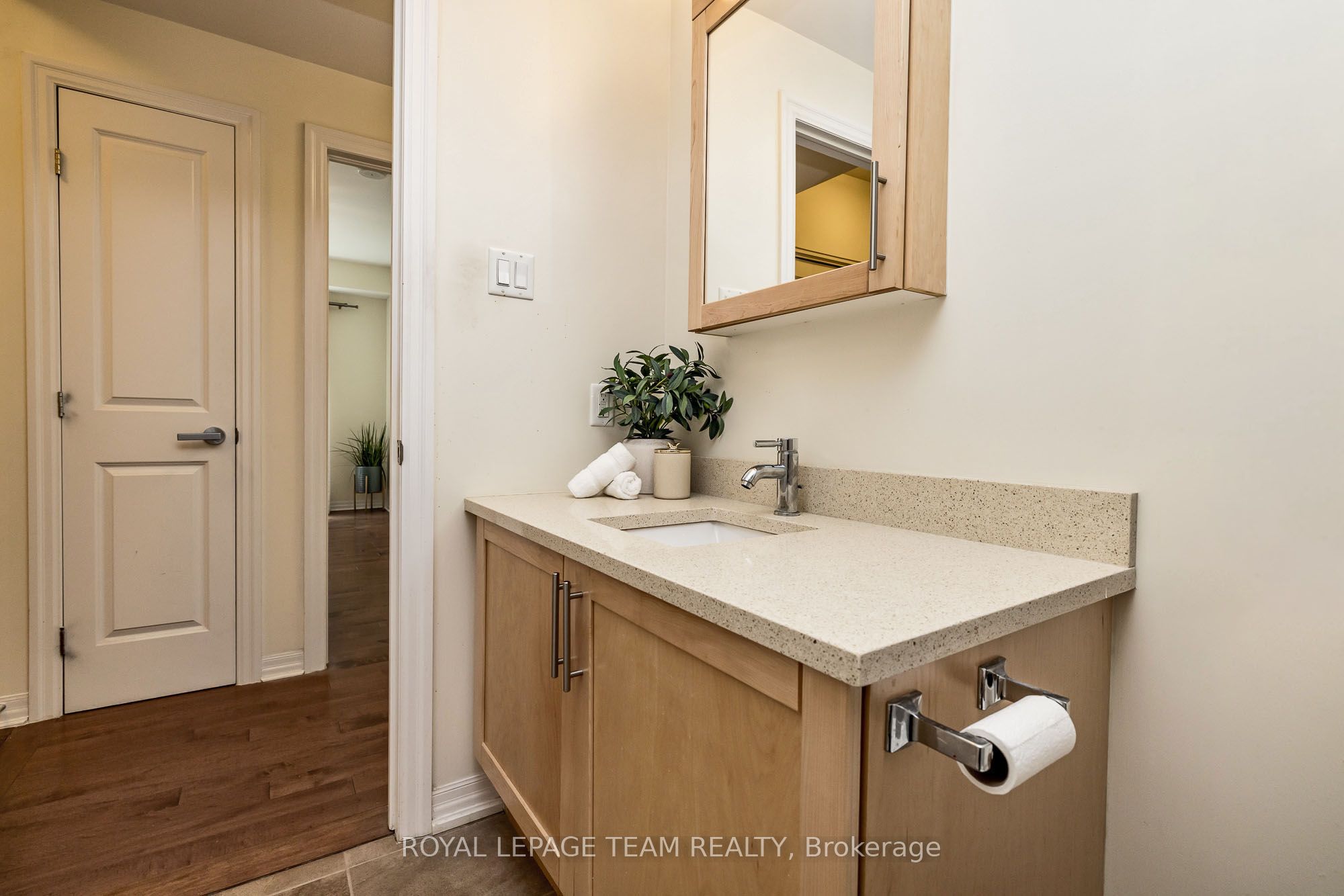 242 Rideau Street 1809 Property Photo 21