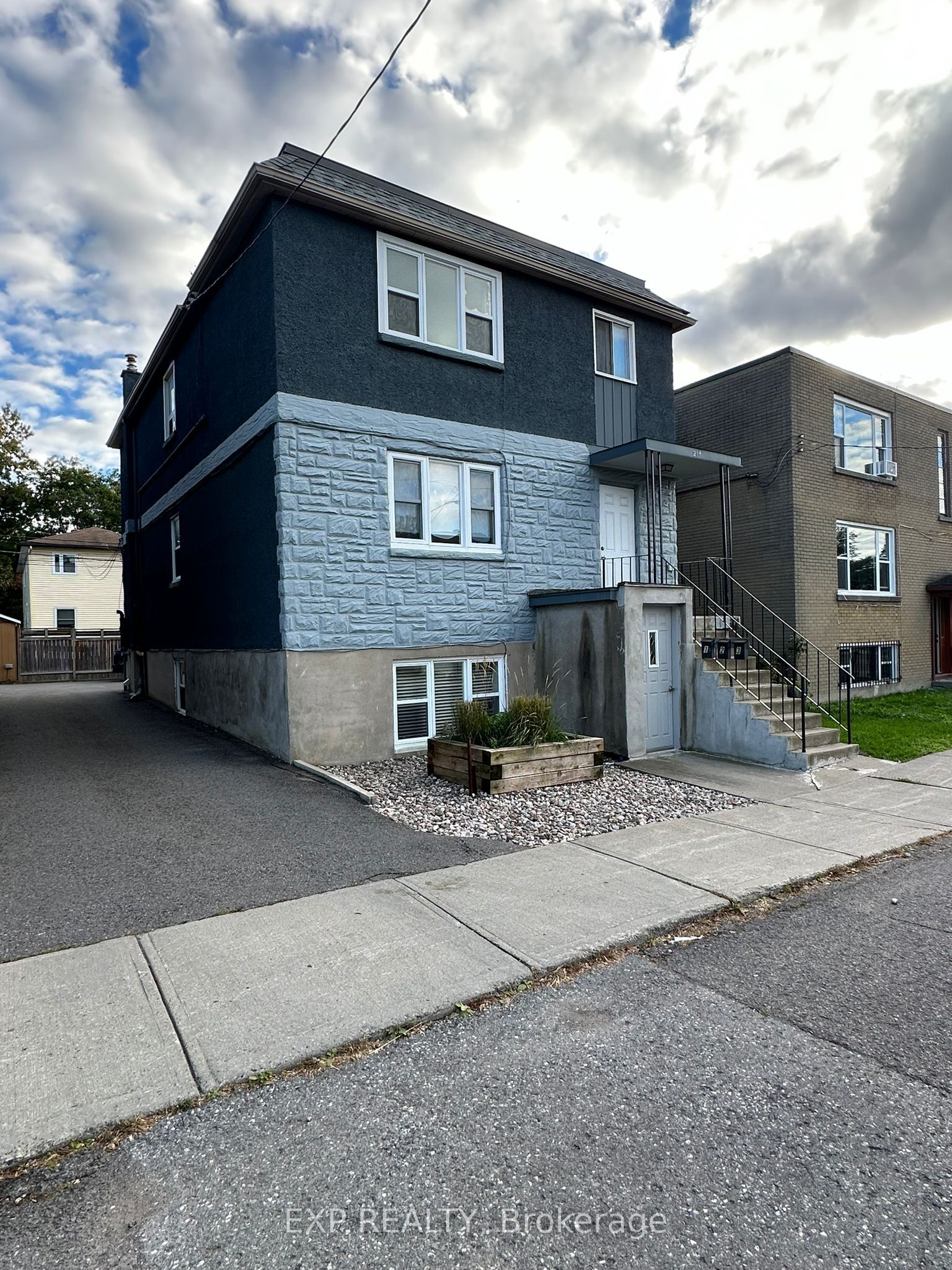 214 Carillon Street Property Photo 1