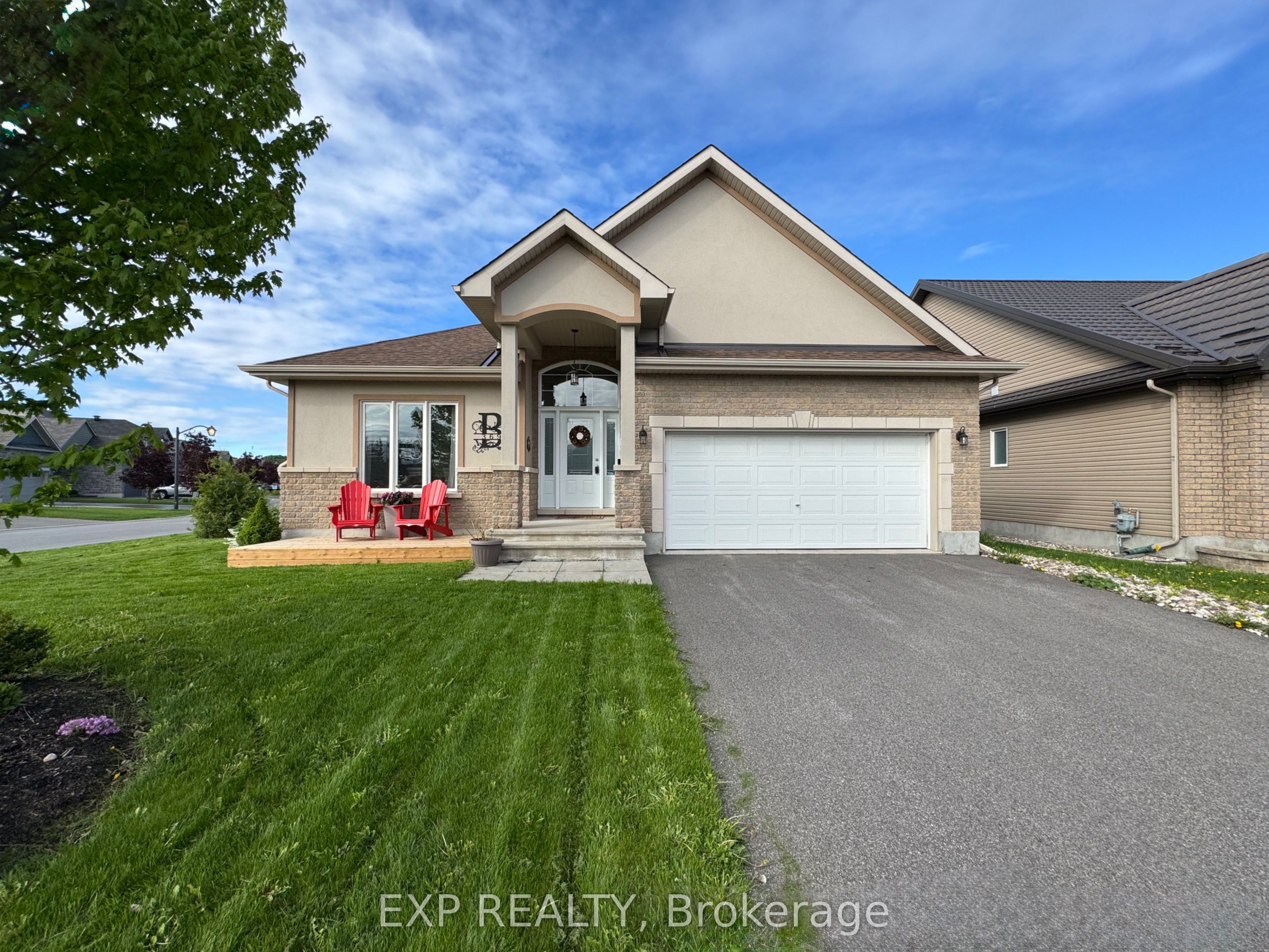369 Zircon Street Property Photo 1