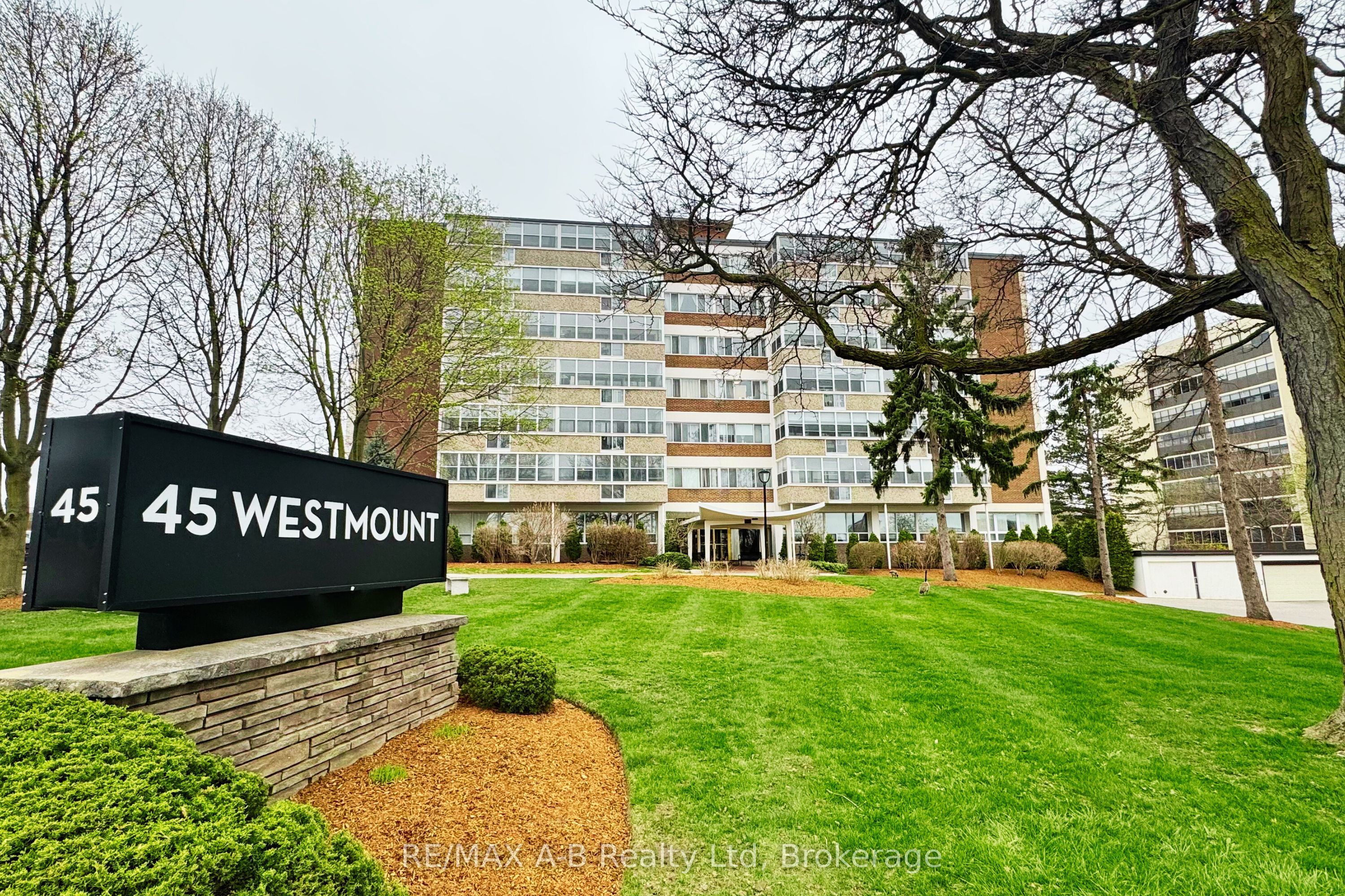 #102 - 45 Westmount Road Property Photo 1