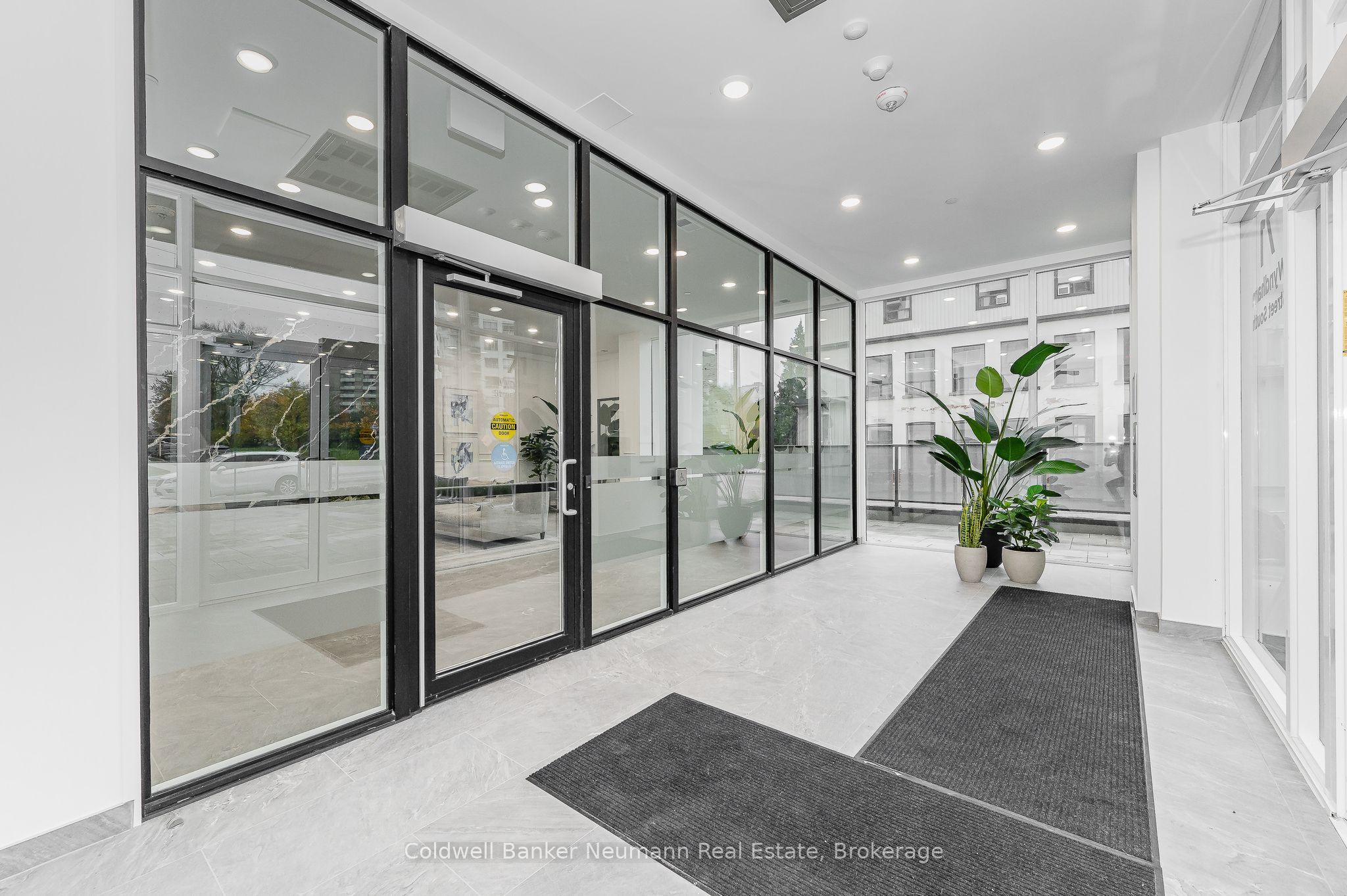 #101 - 71 Wyndham Street Property Photo 4