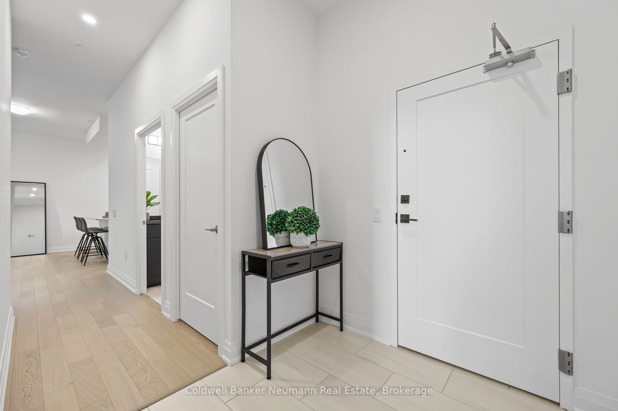 #101 - 71 Wyndham Street Property Photo 5