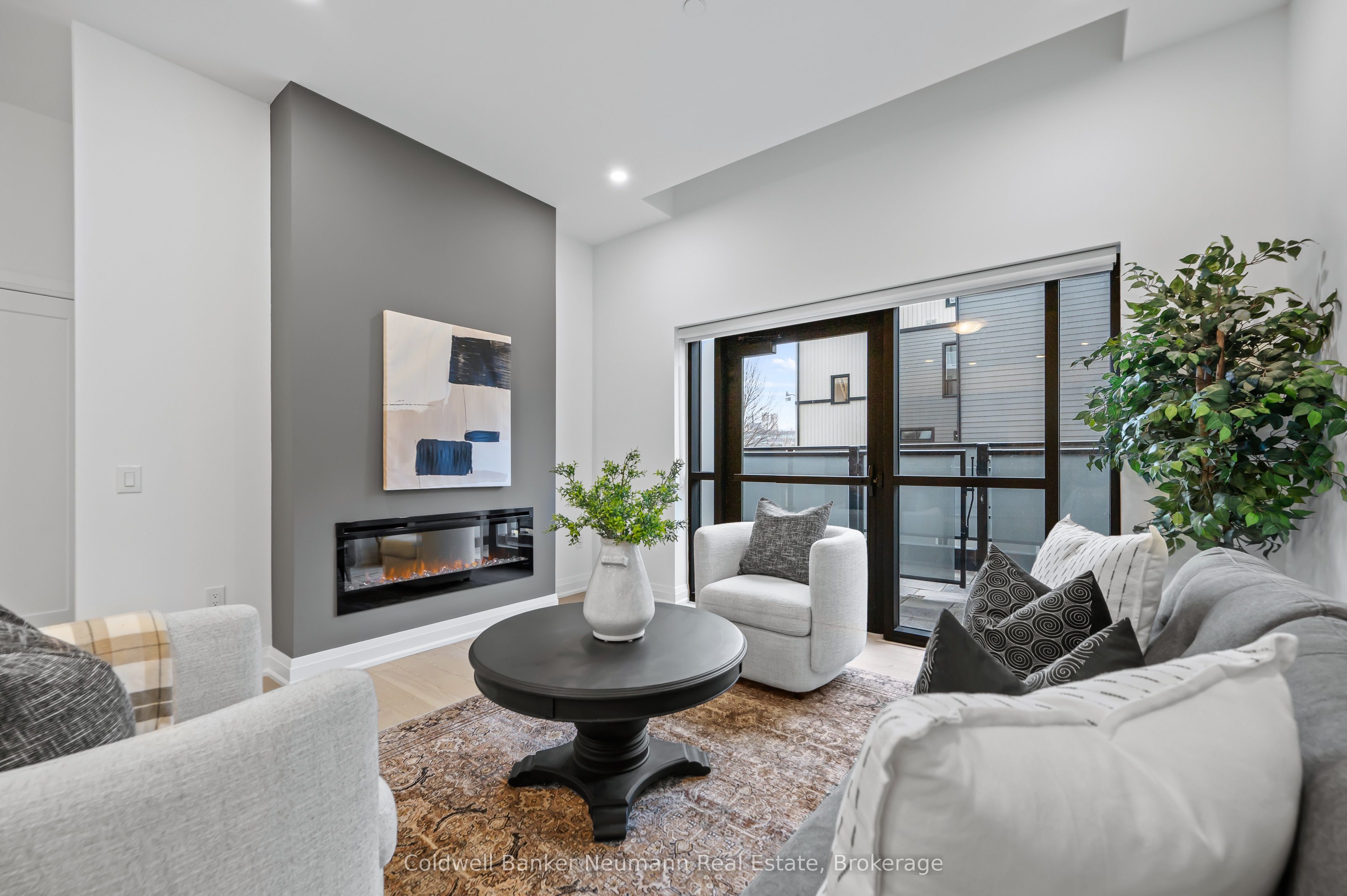 #101 - 71 Wyndham Street Property Photo 9