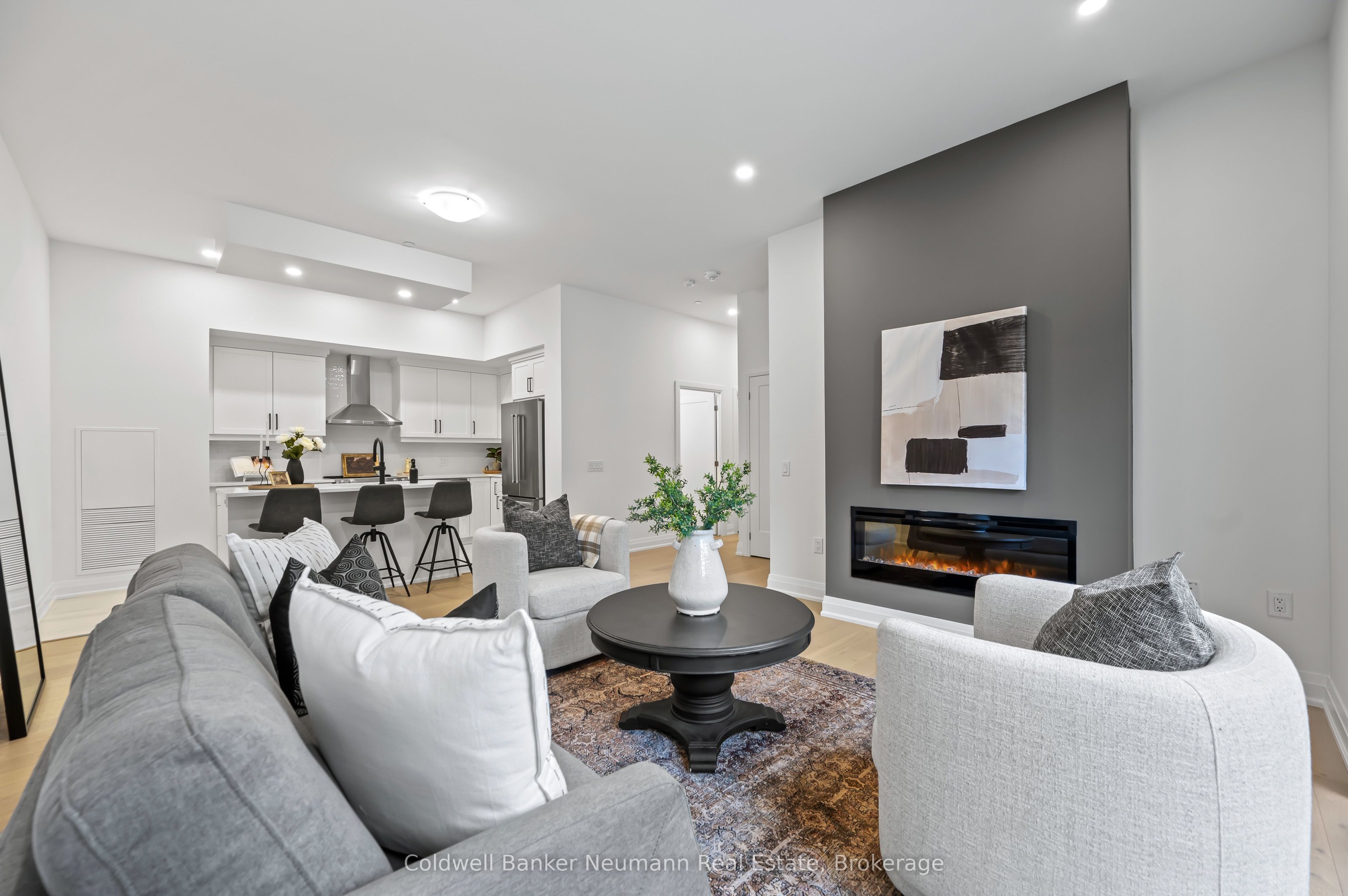#101 - 71 Wyndham Street Property Photo 10