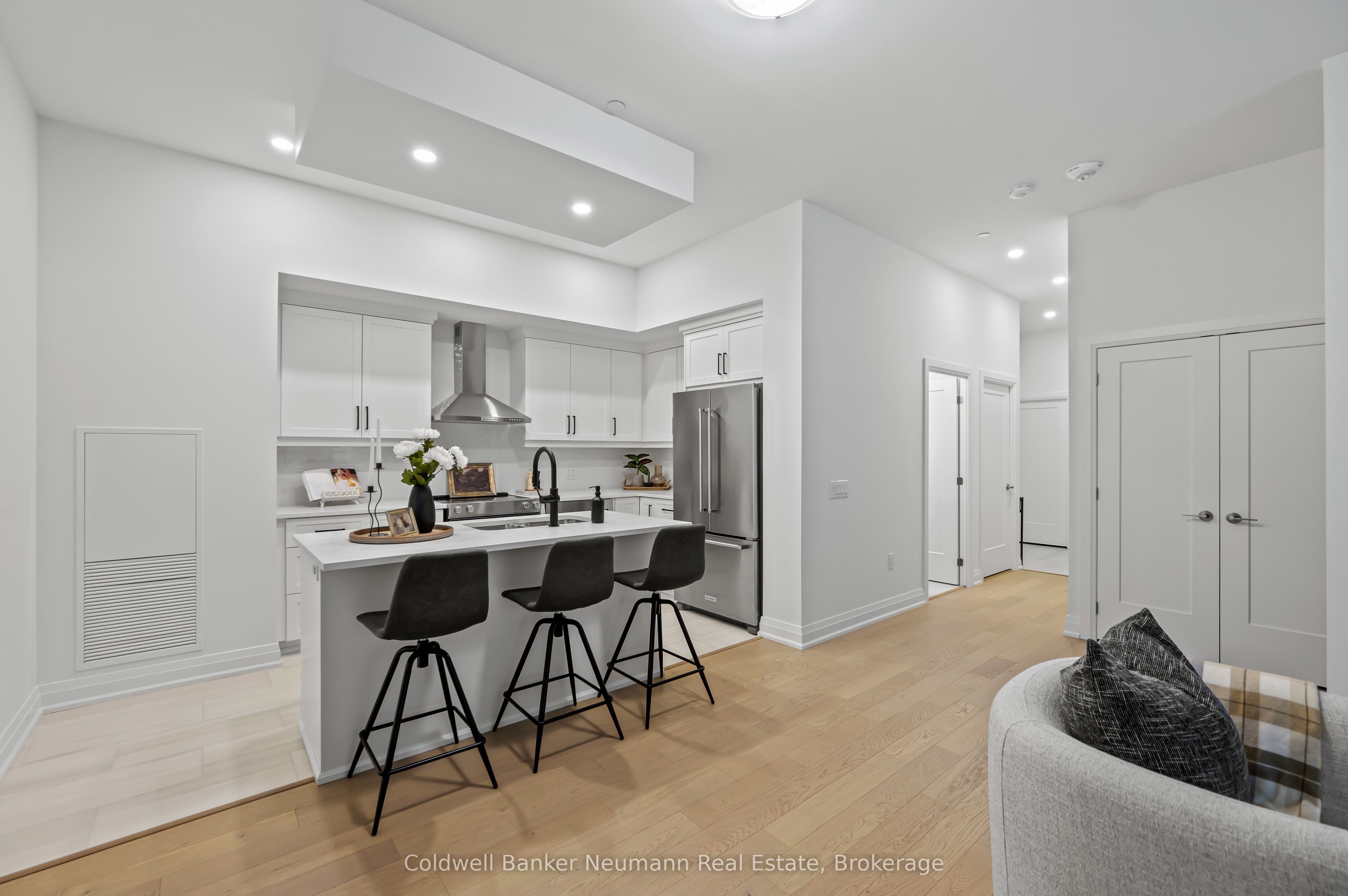 #101 - 71 Wyndham Street Property Photo 11