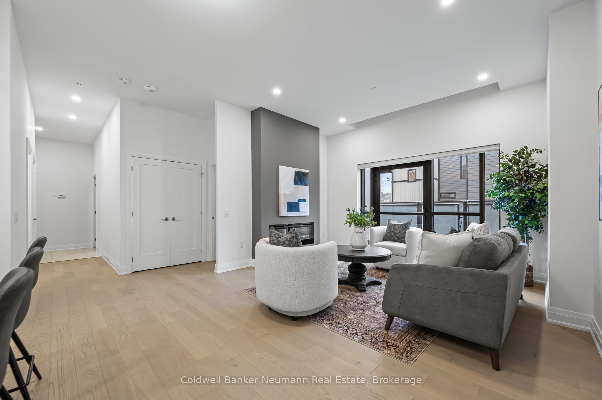 #101 - 71 Wyndham Street Property Photo 12