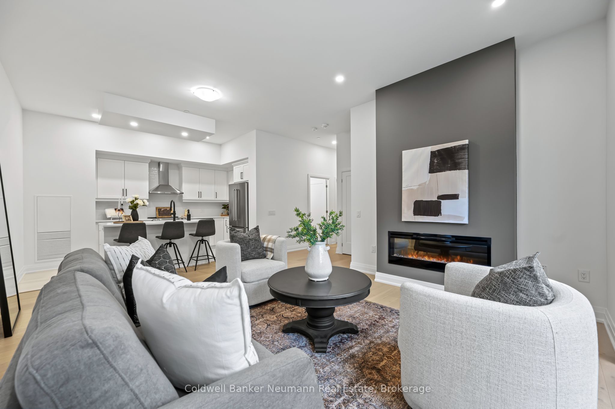 #101 - 71 Wyndham Street Property Photo 15