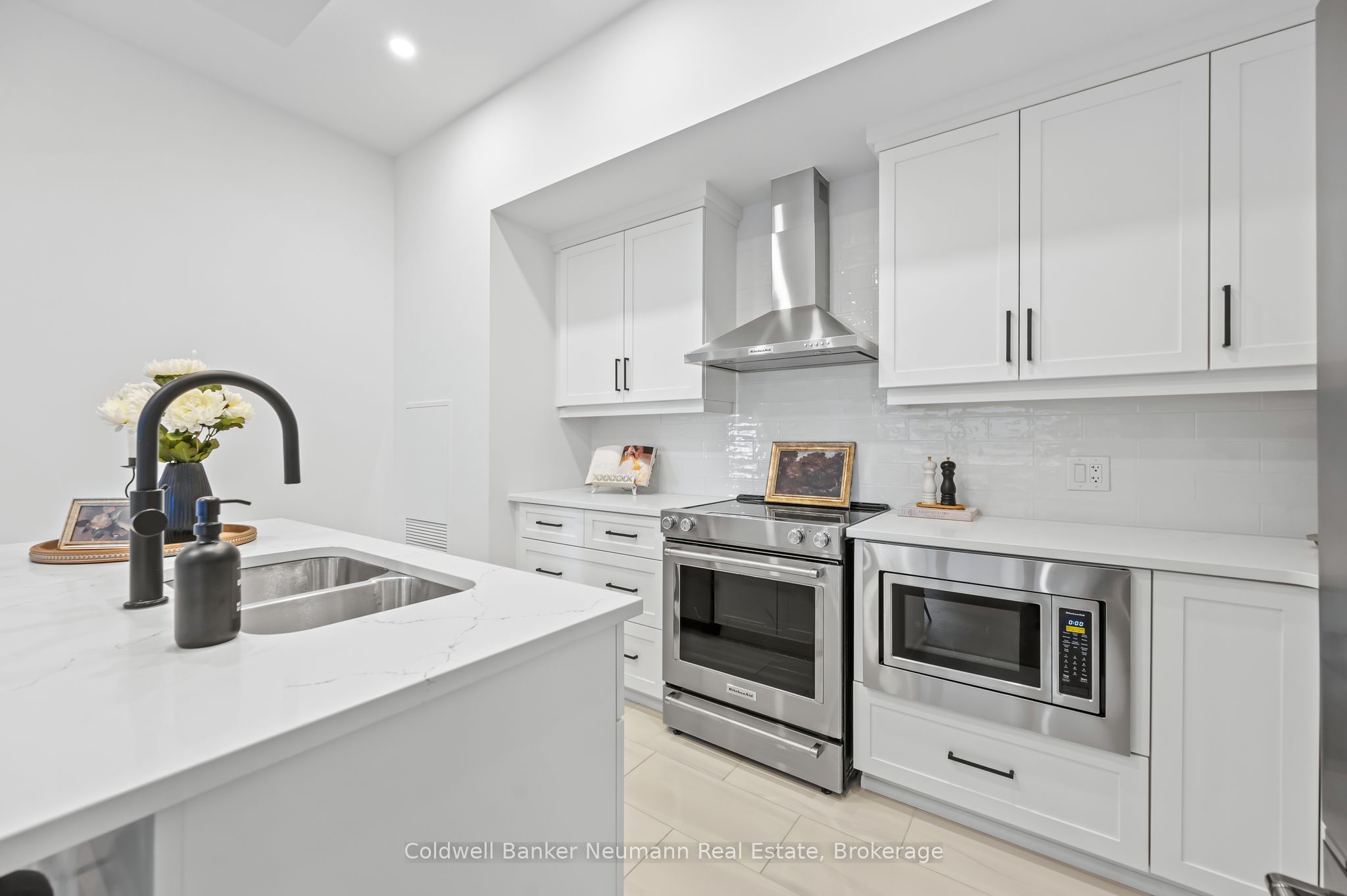 #101 - 71 Wyndham Street Property Photo 21